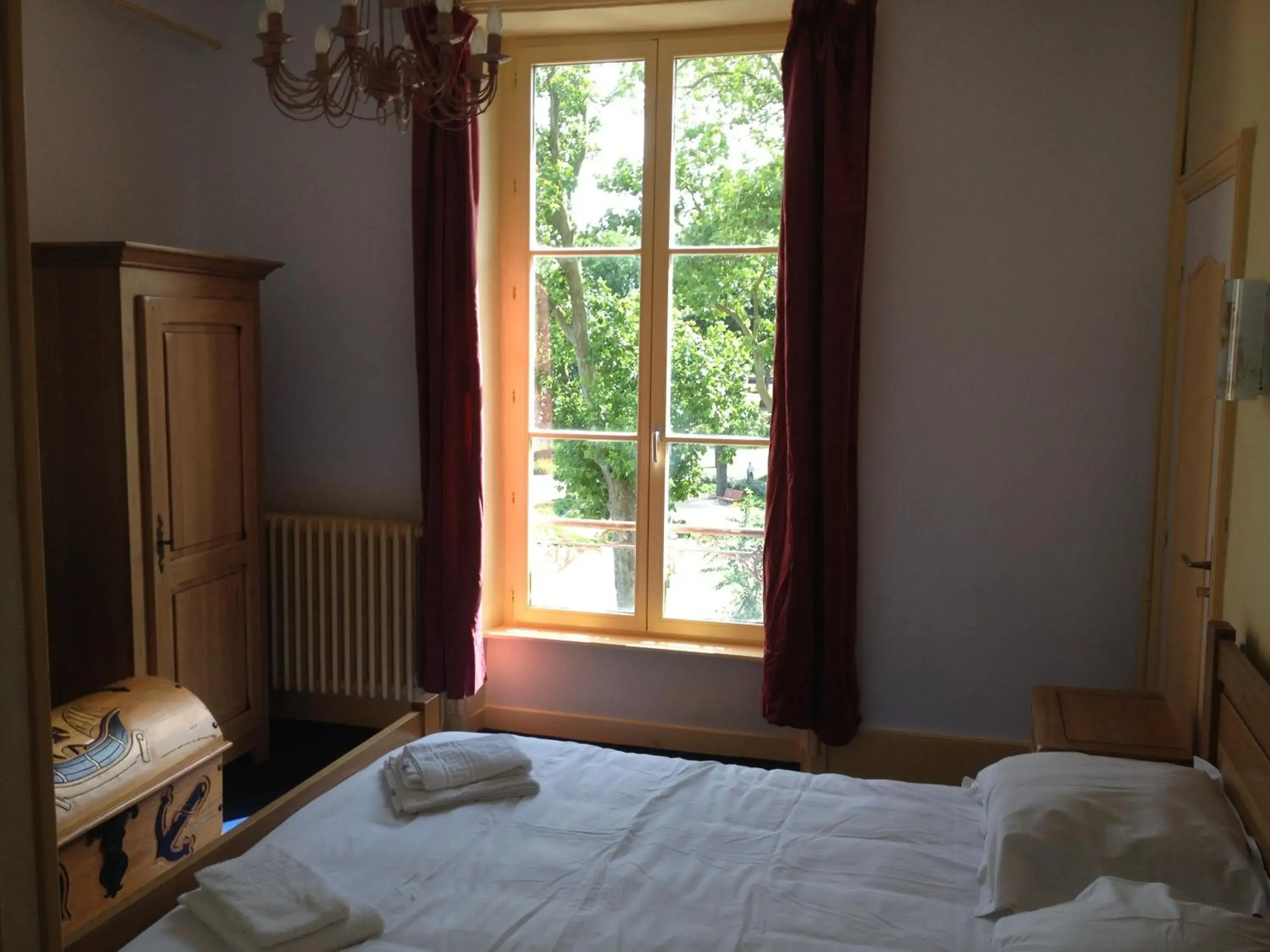 Photo of the whole room, Bed in Hotel Couleurs Sud