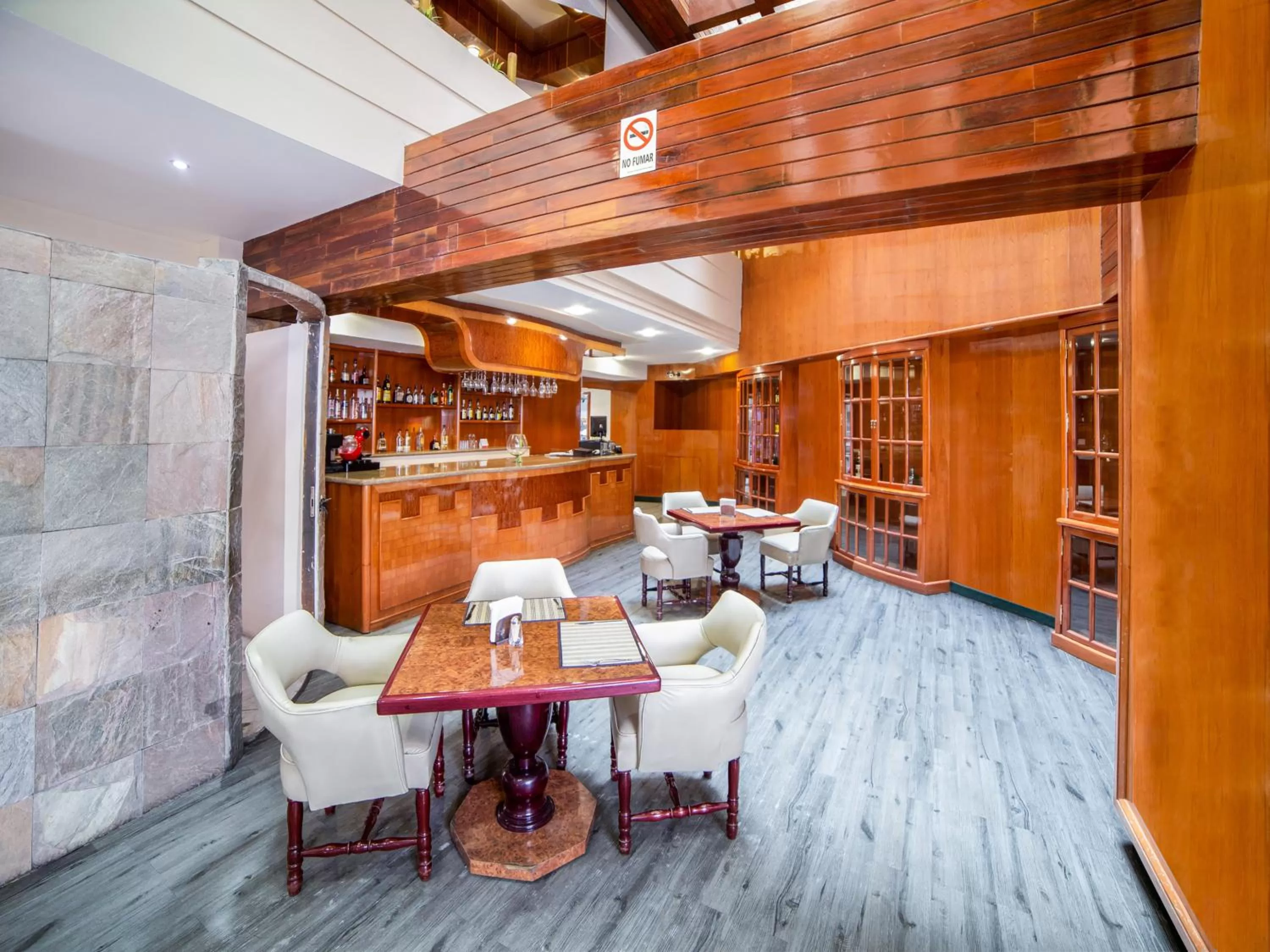 Restaurant/places to eat in Hotel Escala Central del Norte