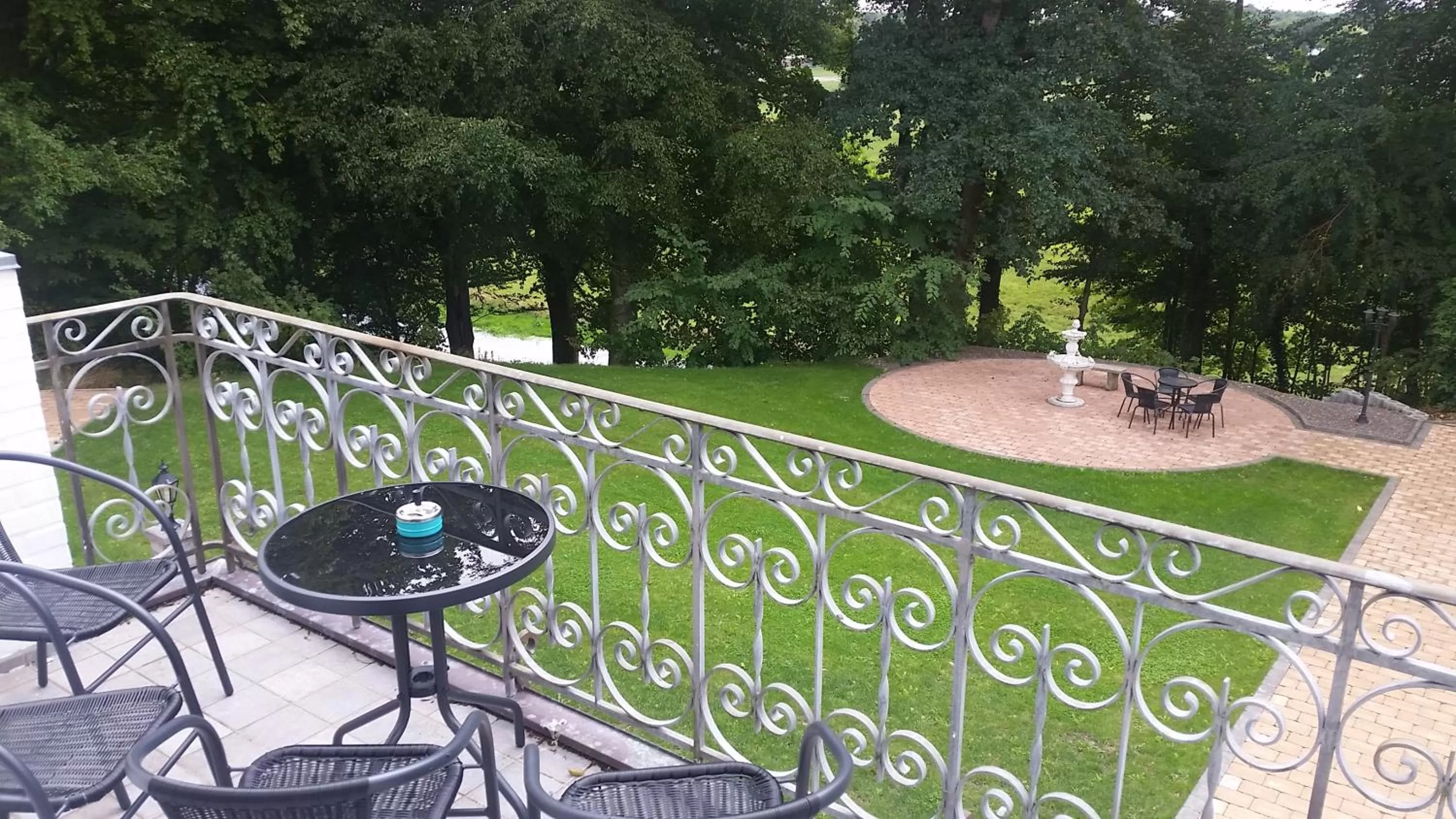 Garden view in Gørdinglund Herregård Bed & Breakfast