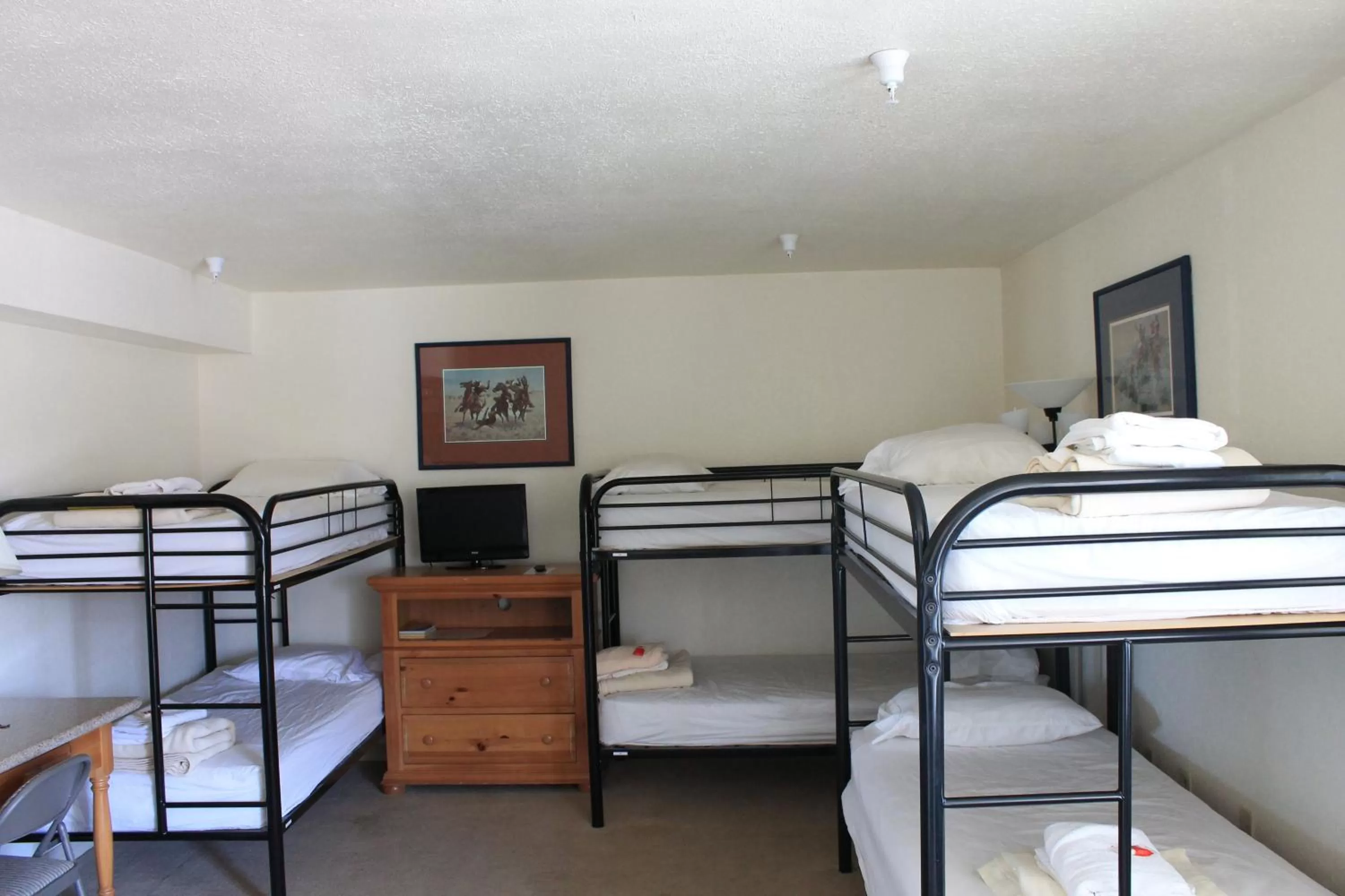 bunk bed, Bed in Whitney Portal Hotel And Hostel