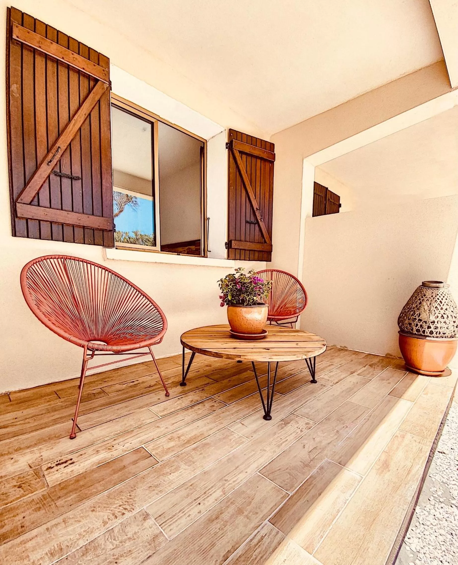 Patio, Seating Area in Oro Biancu
