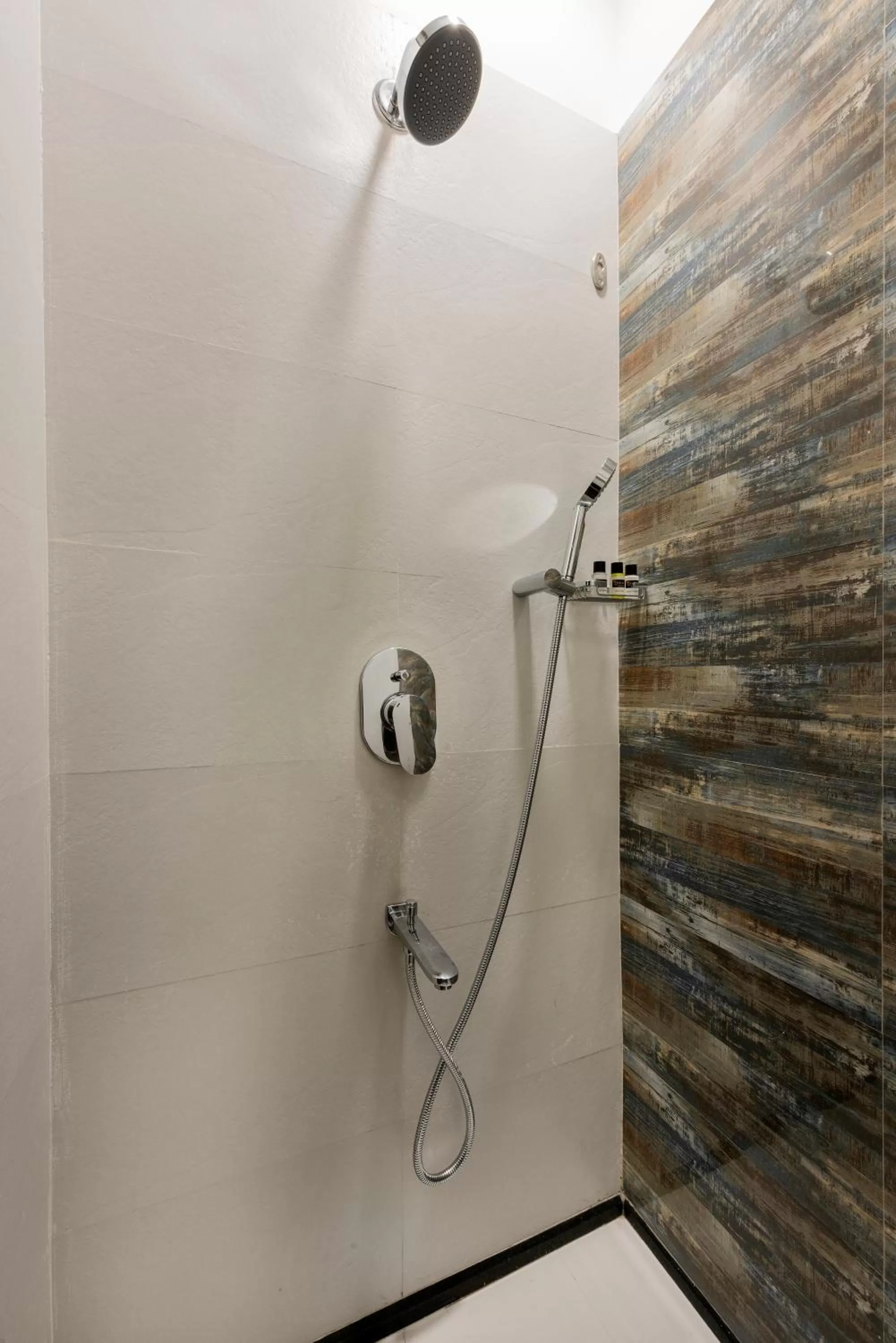 Shower in House of Backpackers