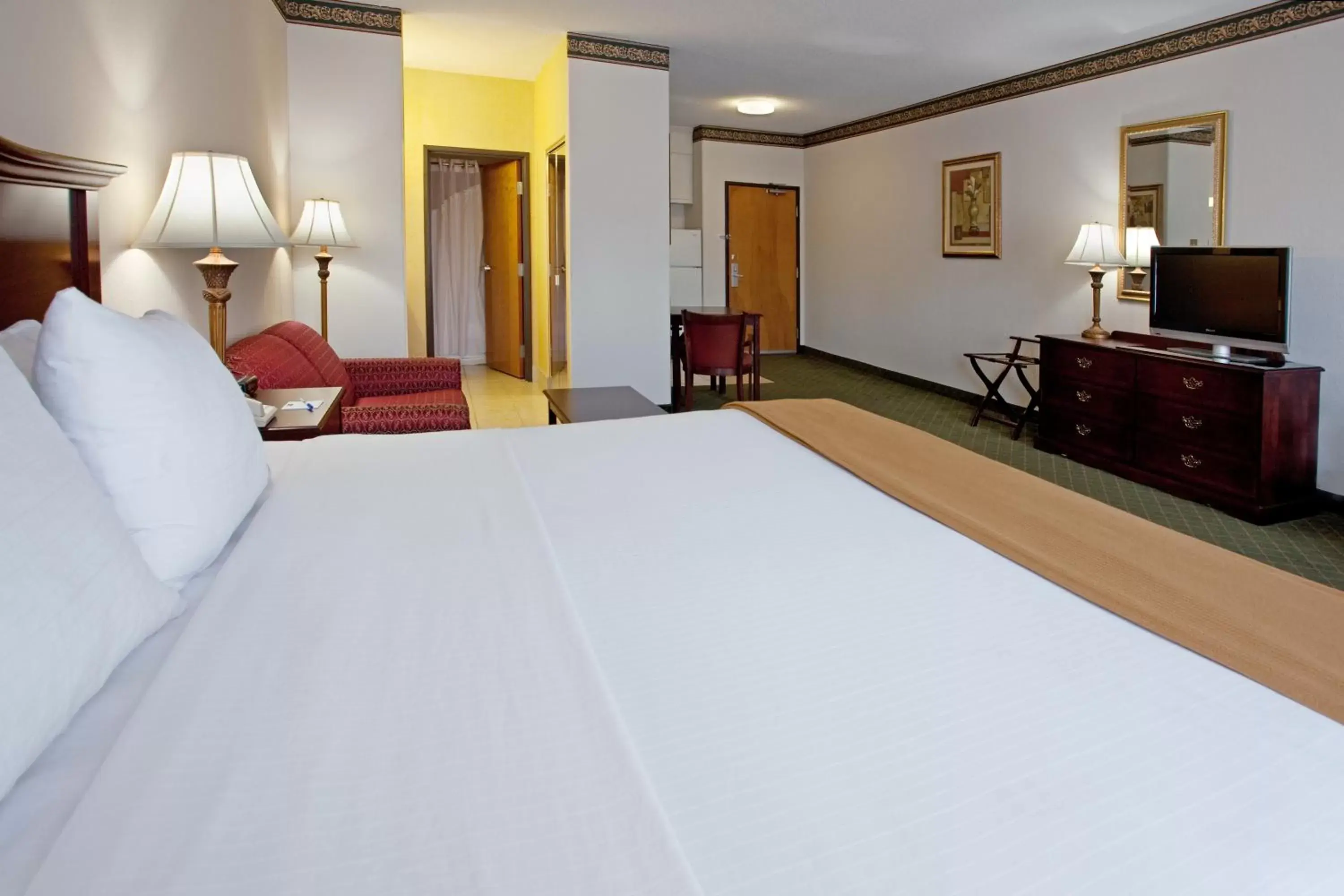 King Suite Non-Smoking in Moncks Corner Inn King Suite Non-Smoking in Moncks Corner Inn