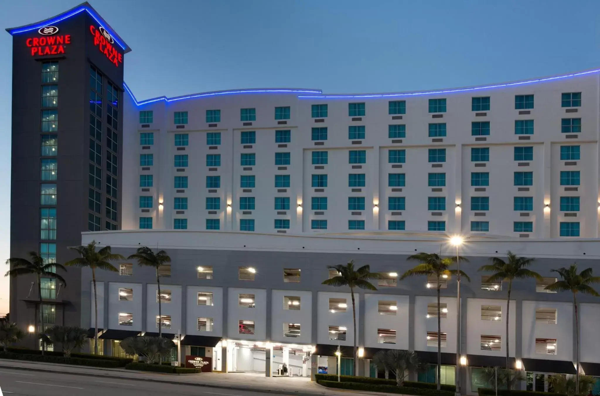 Property Building in Crowne Plaza Hotel & Resorts Fort Lauderdale Airport/ Cruise, an IHG Hotel
