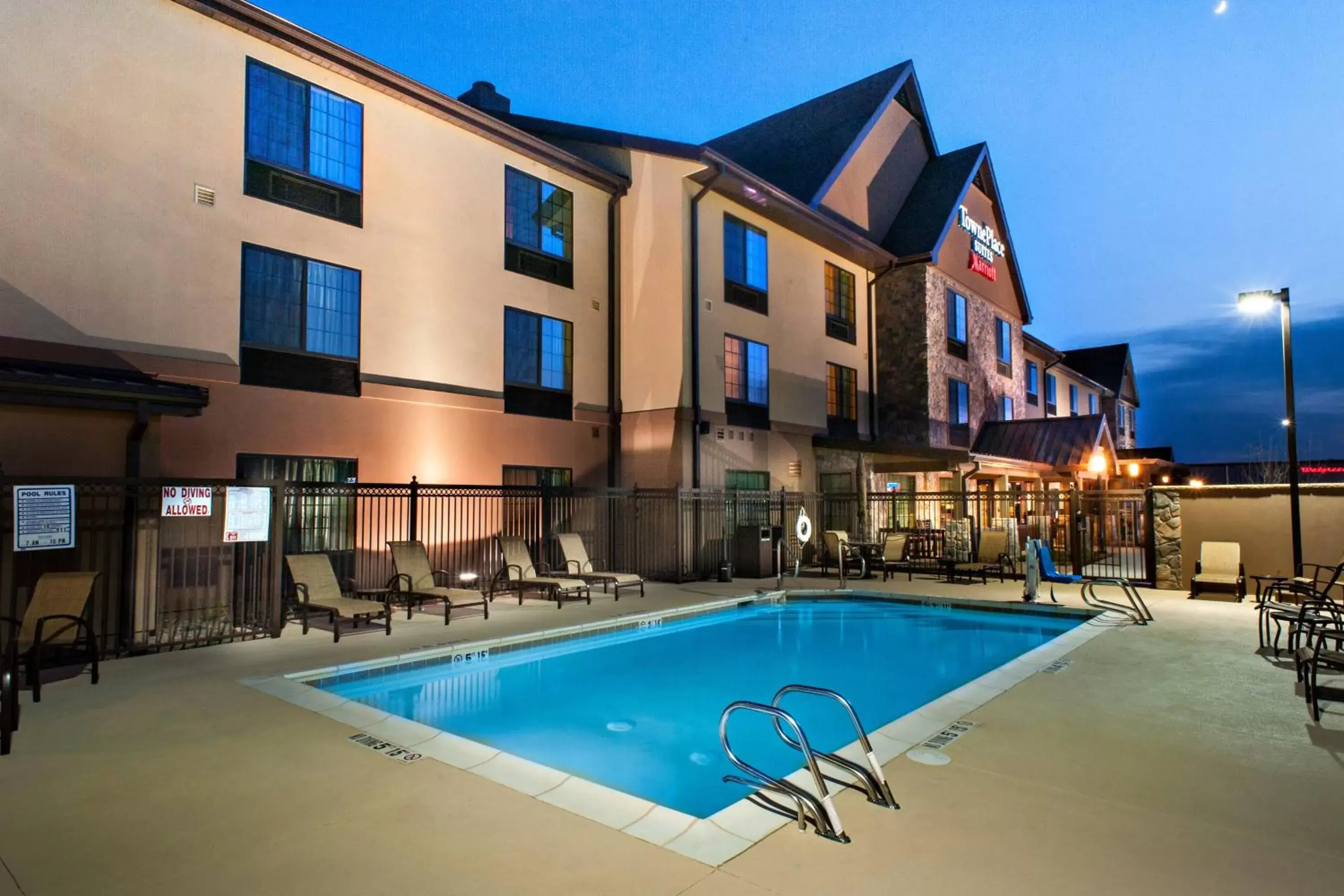 Swimming pool, Property Building in TownePlace Suites by Marriott Roswell