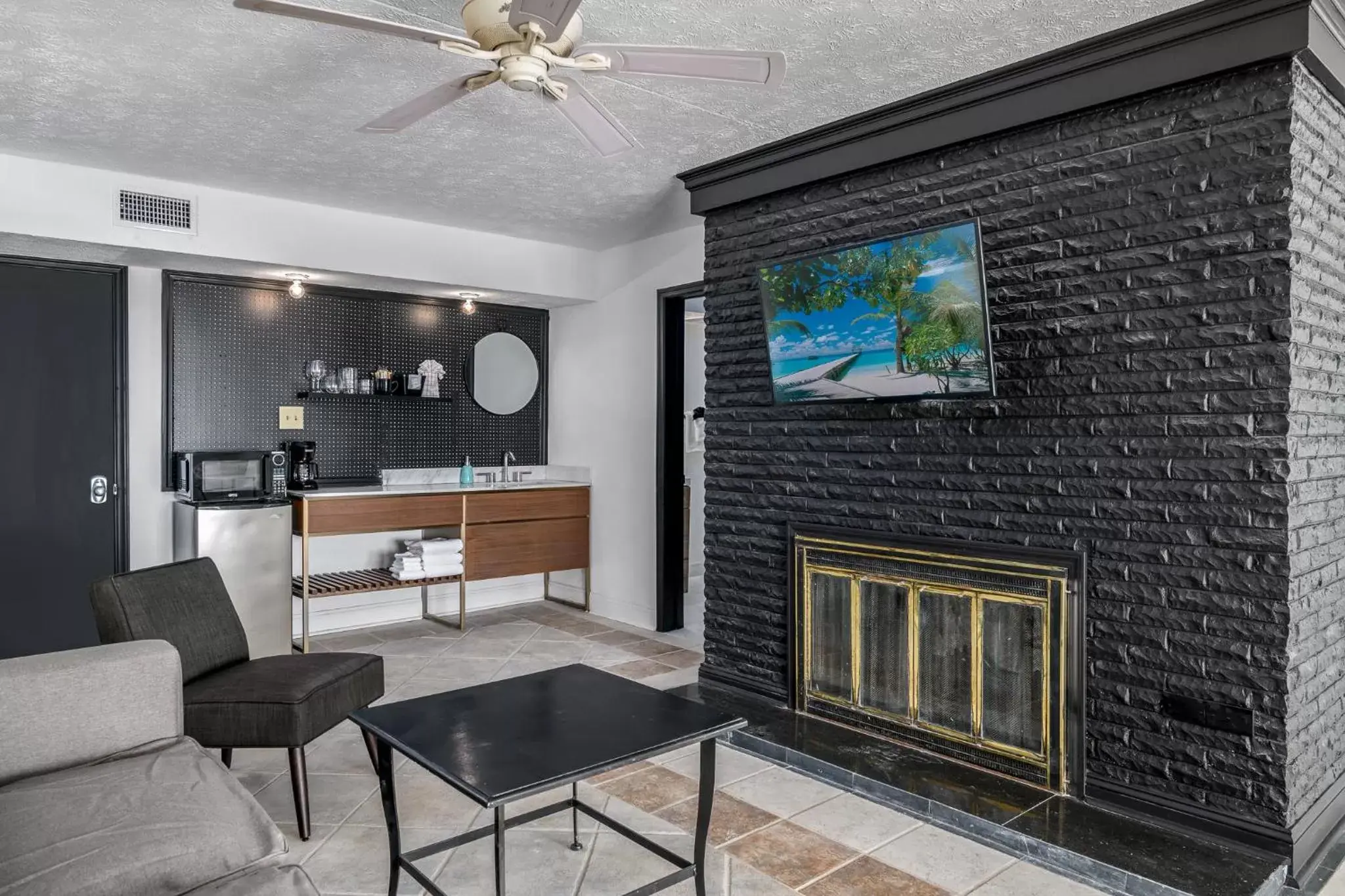 Living room, Lobby/Reception in The Beverley Beach House