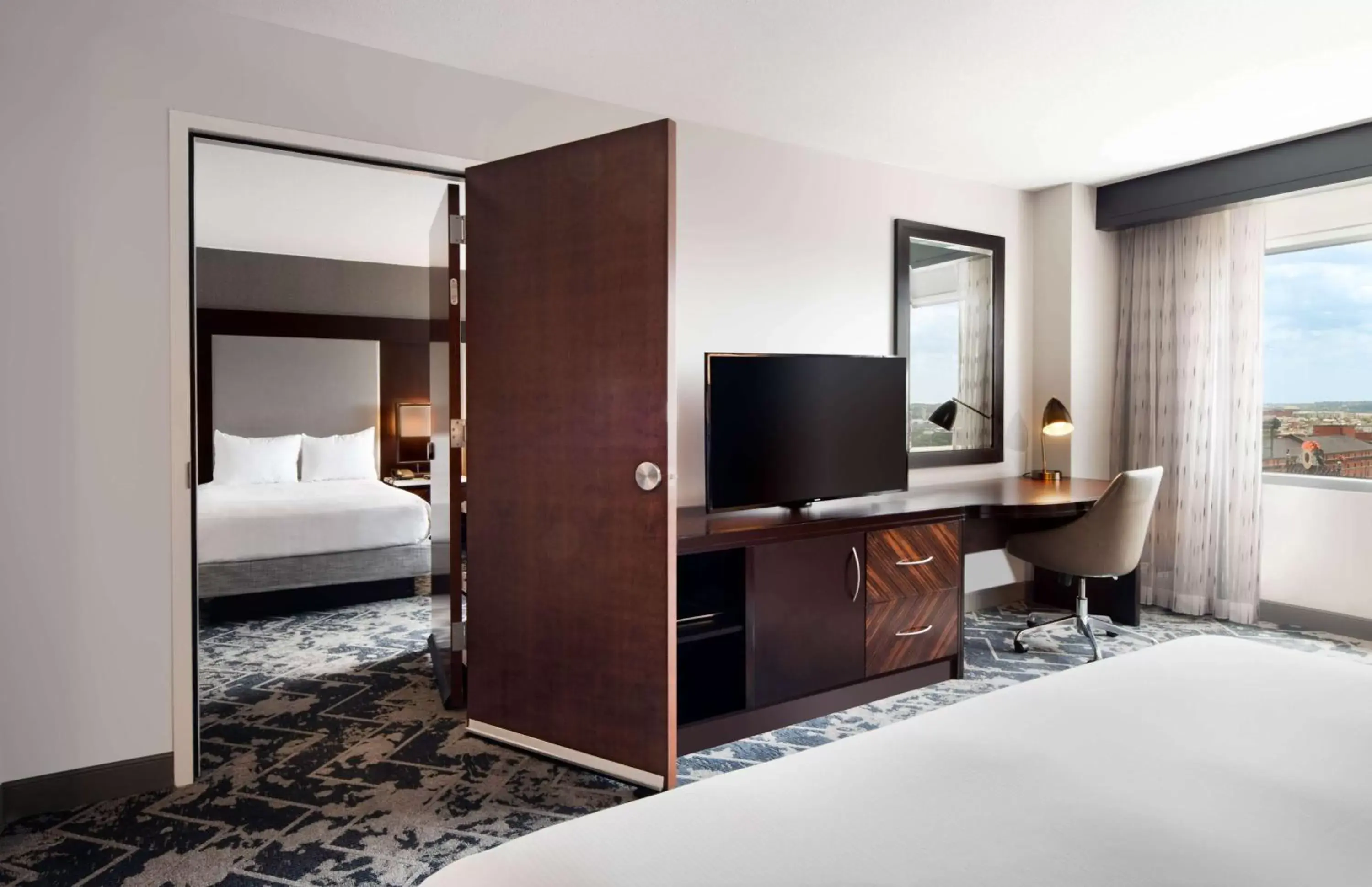 Bed, TV/Entertainment Center in Hilton Baltimore Inner Harbor