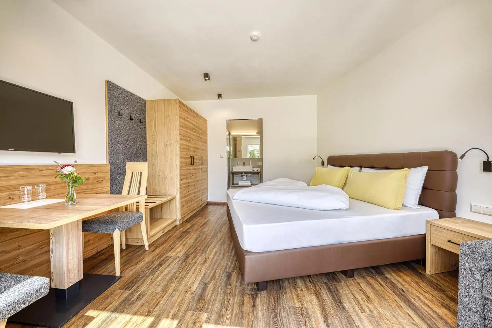 Bed in Das Mitterplarser Hotel