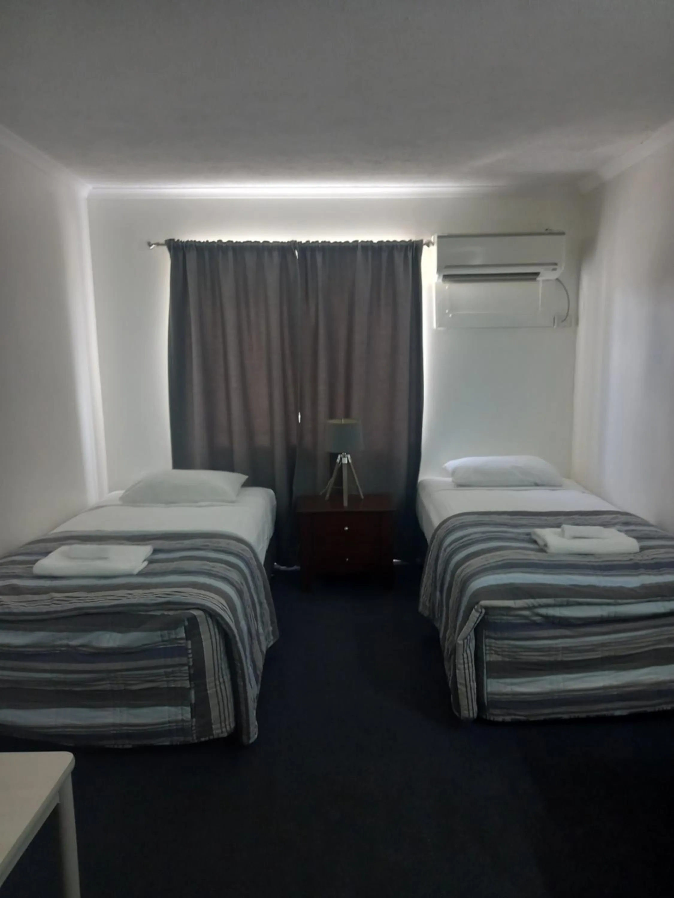 Bed in Centrepoint Motor Inn