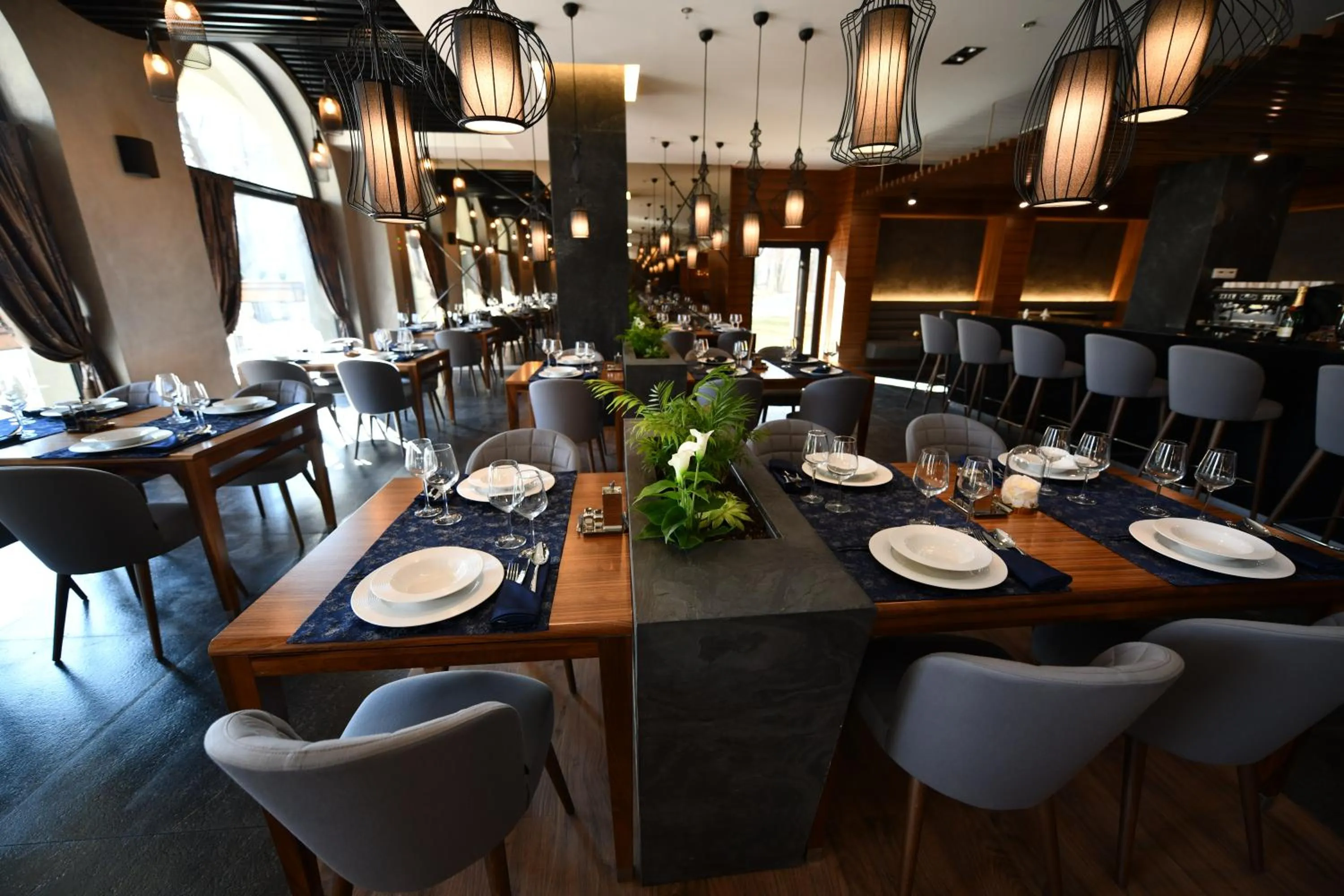 Restaurant/places to eat in Hotel Austria & Bosna