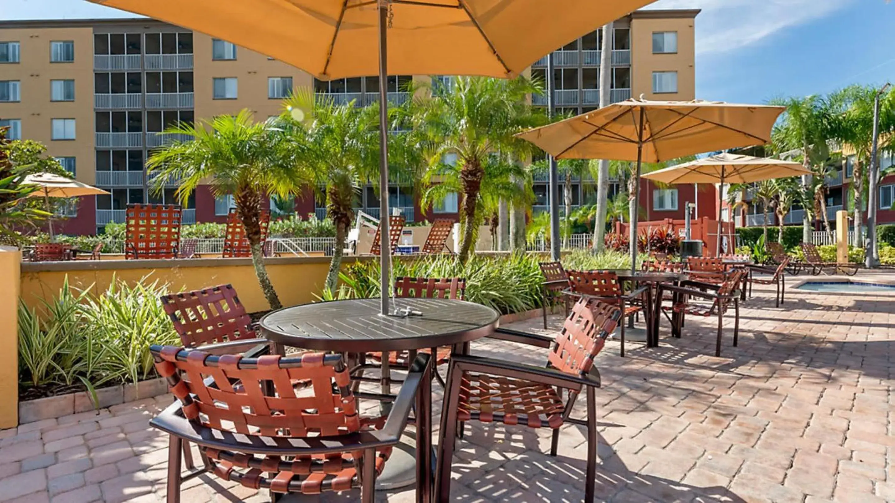 Swimming pool, Restaurant/Places to Eat in Bluegreen Vacations Orlando's Sunshine Resort