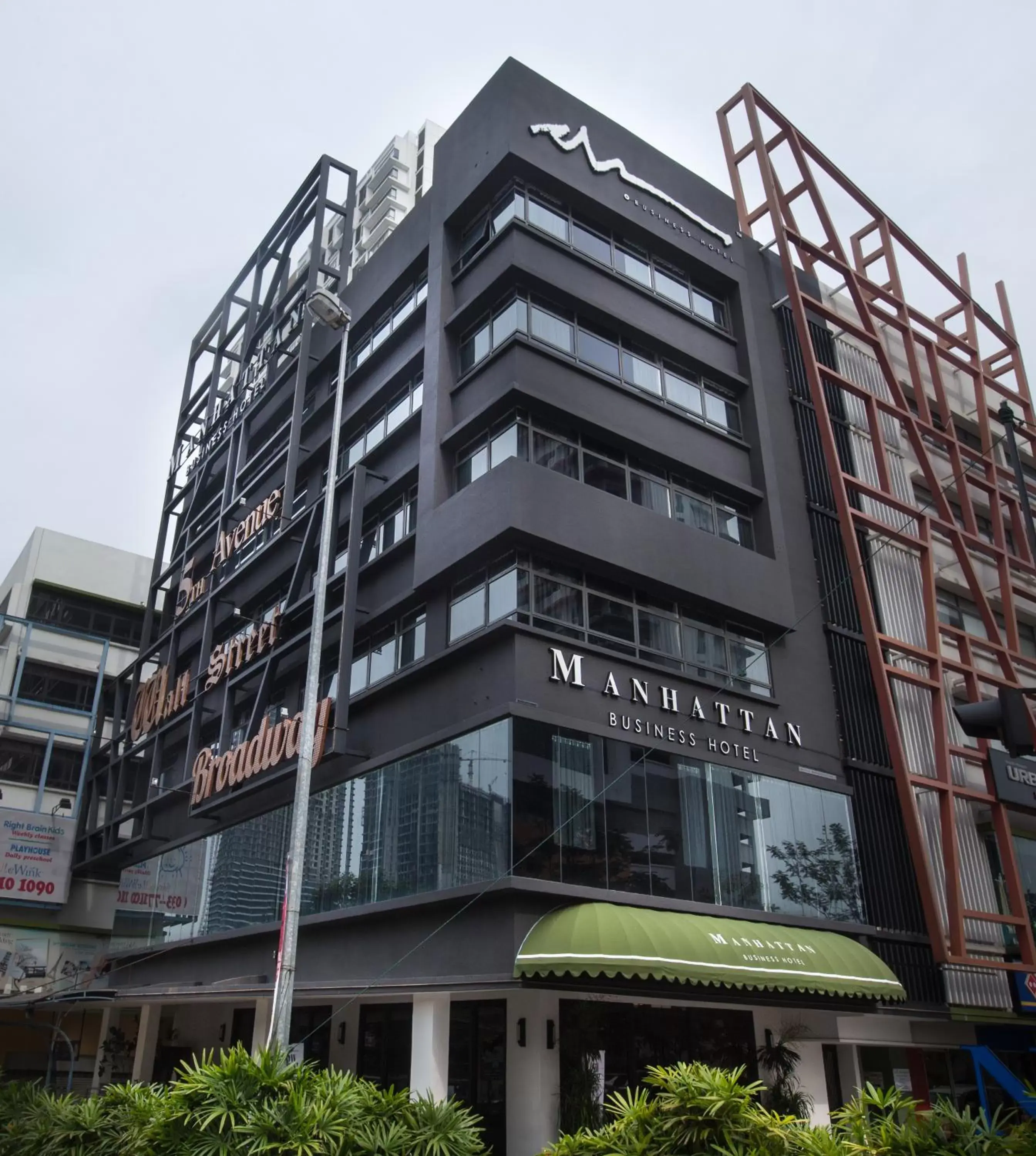 Property Building in Manhattan Business Hotel Damansara Perdana