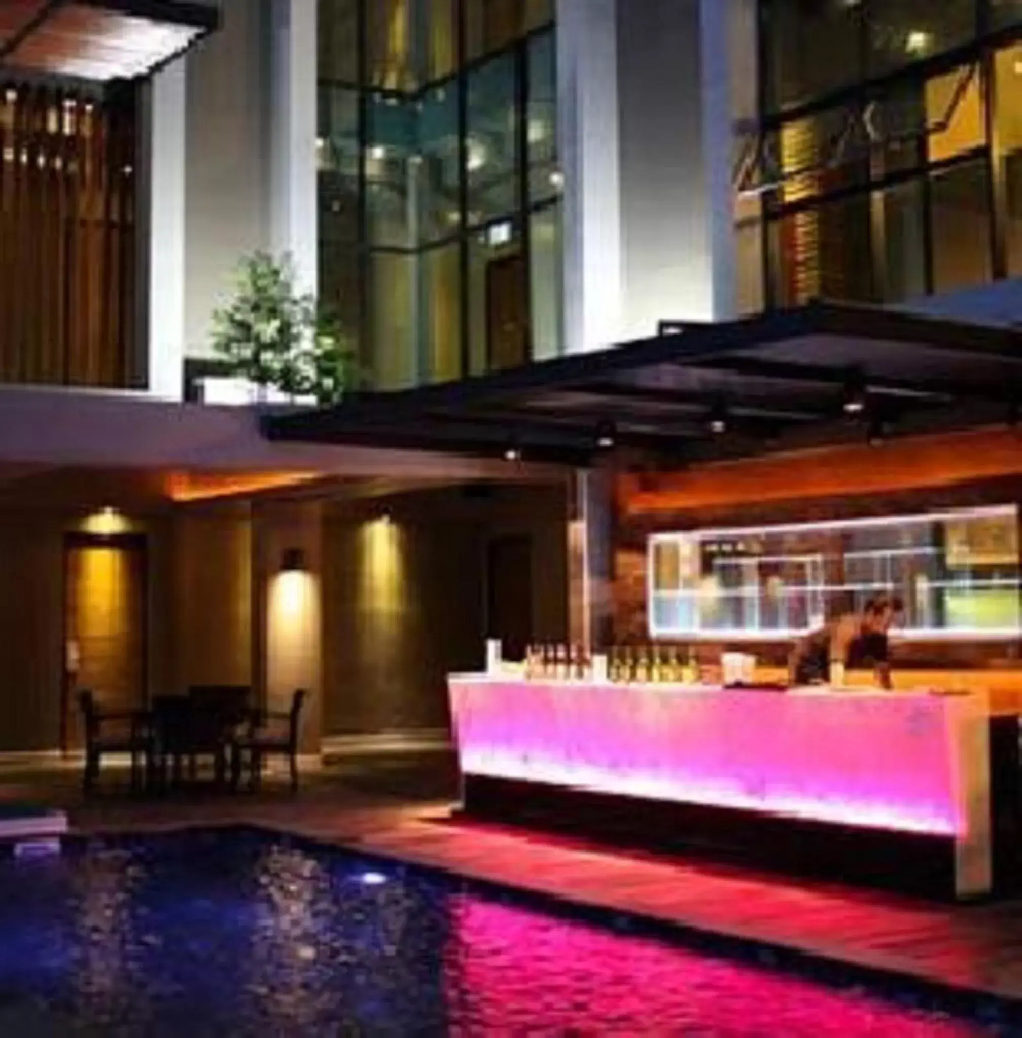 Restaurant/places to eat, Swimming Pool in Siam Swana