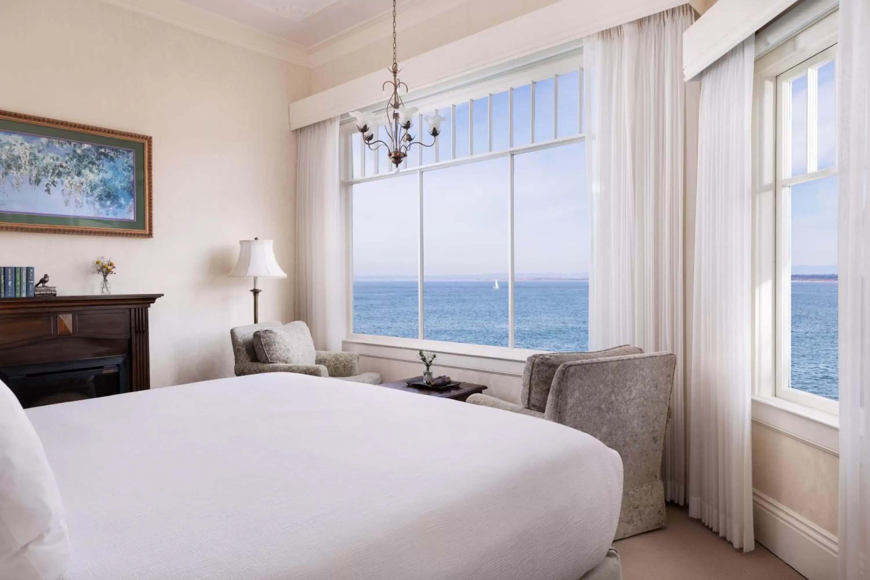 Bed, Sea View in Seven Gables Inn on Monterey Bay, A Kirkwood Collection Hotel