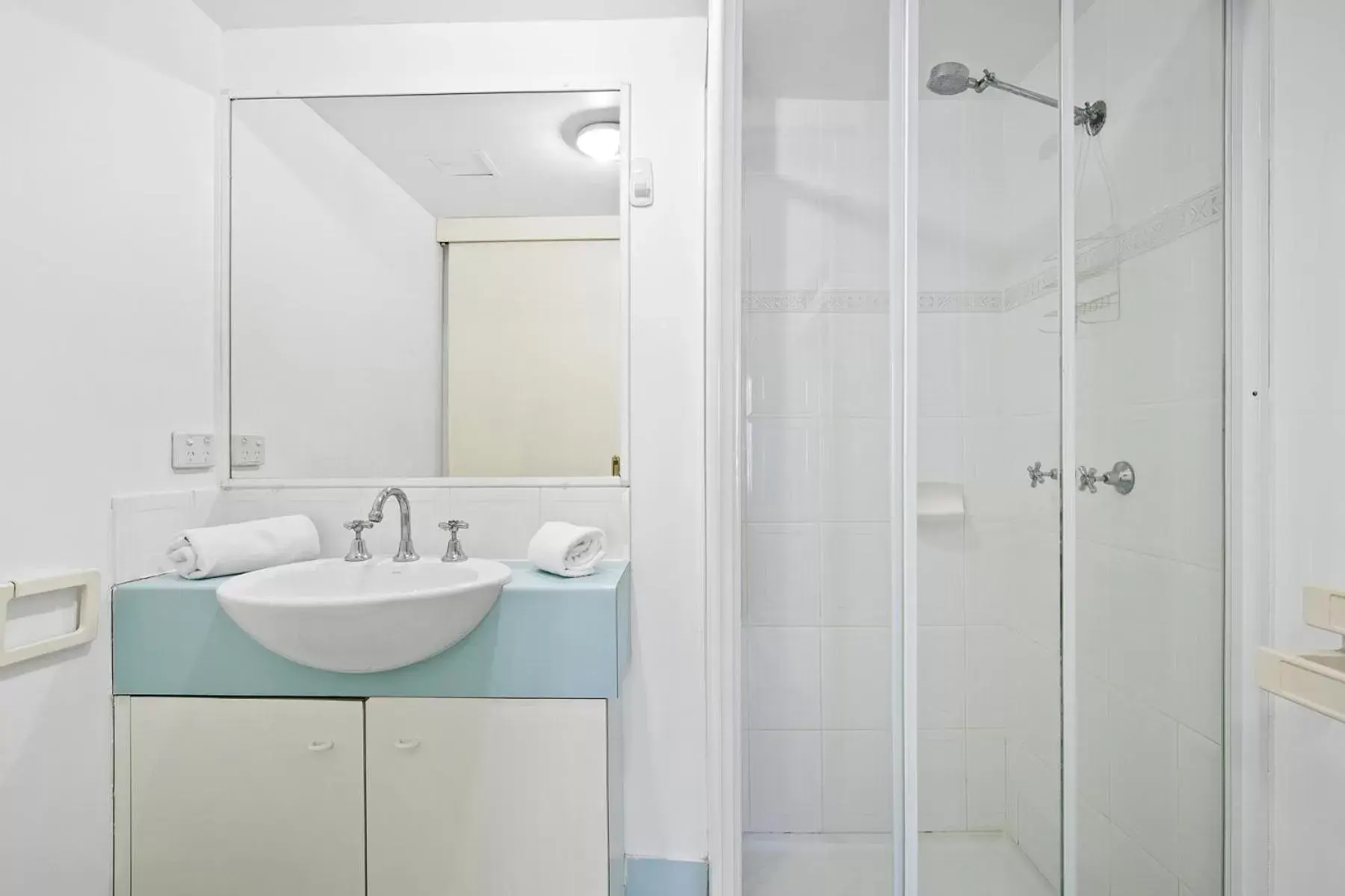 Shower, Bathroom in Kirra Palms Holiday Apartments