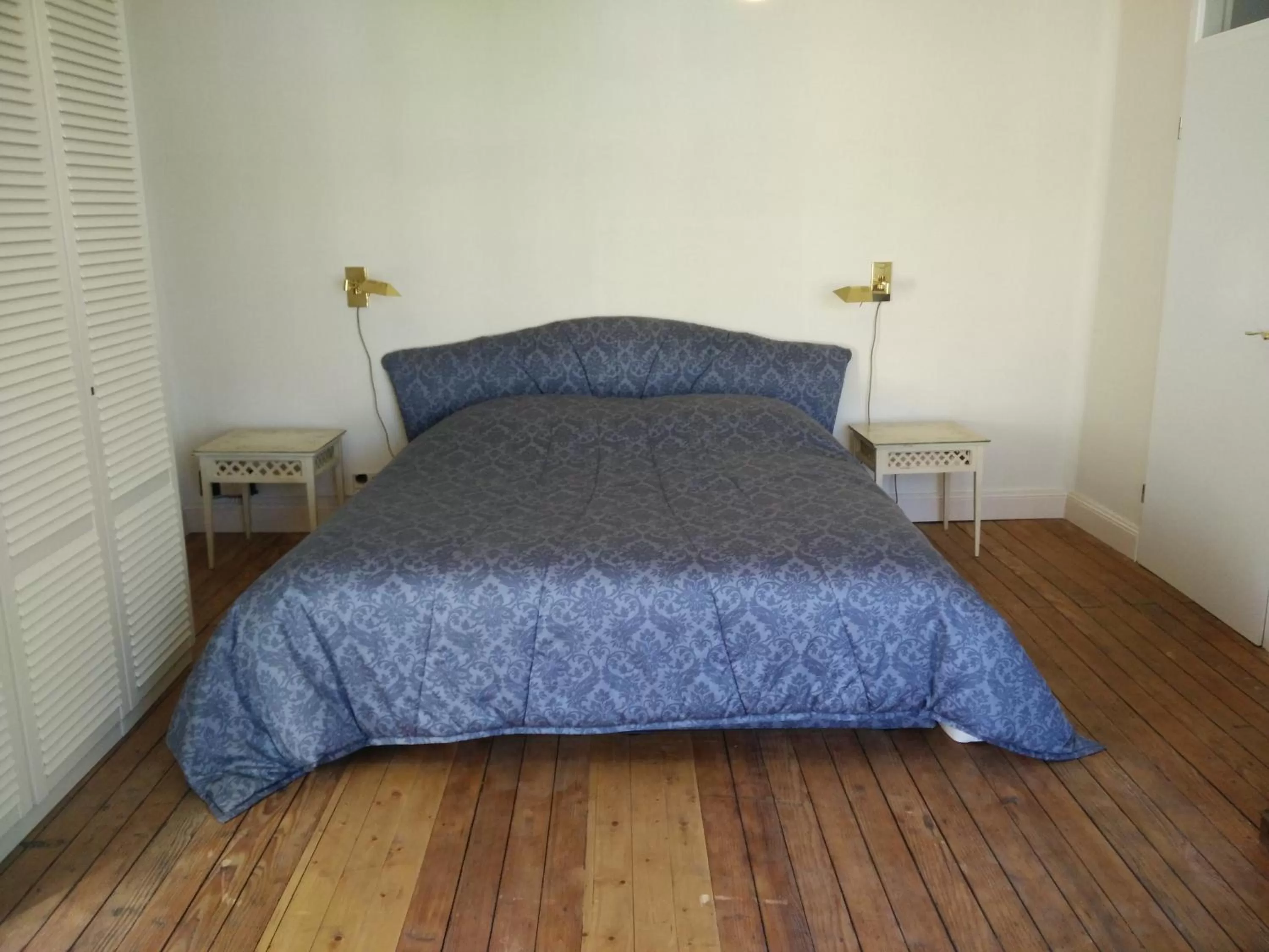 Bed in Château Mesny