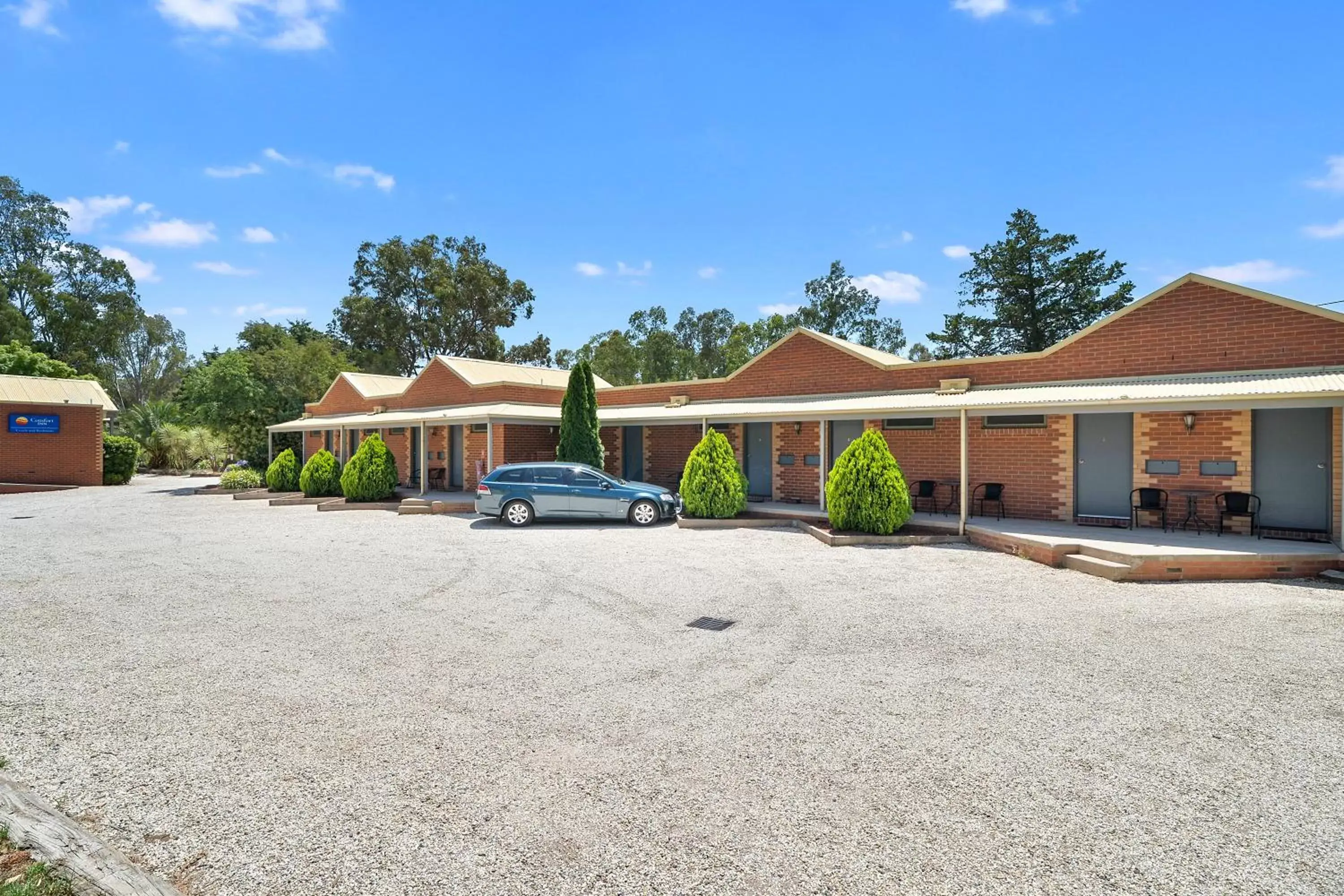 Property building in Comfort Inn Coach & Bushmans Property building in Comfort Inn Coach & Bushmans