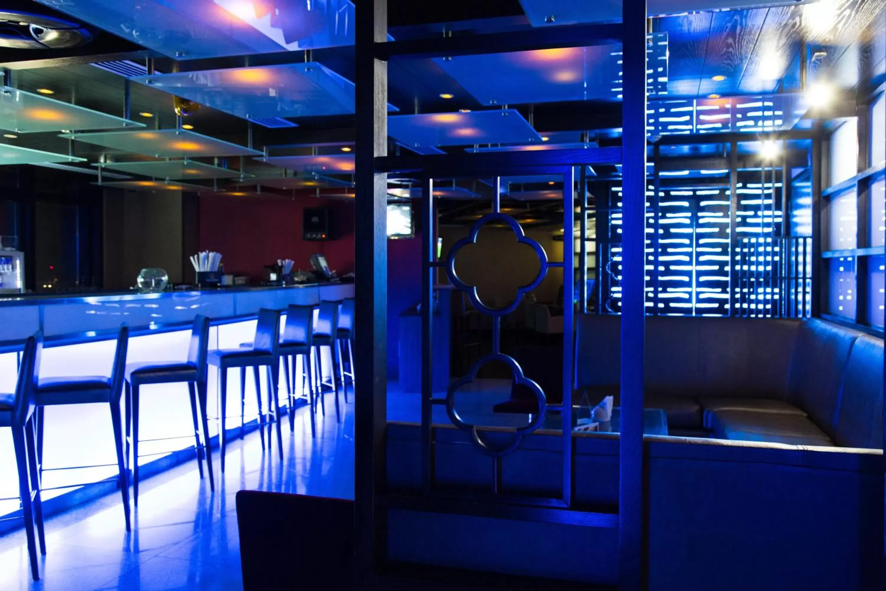 Lounge or bar in Holiday Inn Abu Dhabi, an IHG Hotel