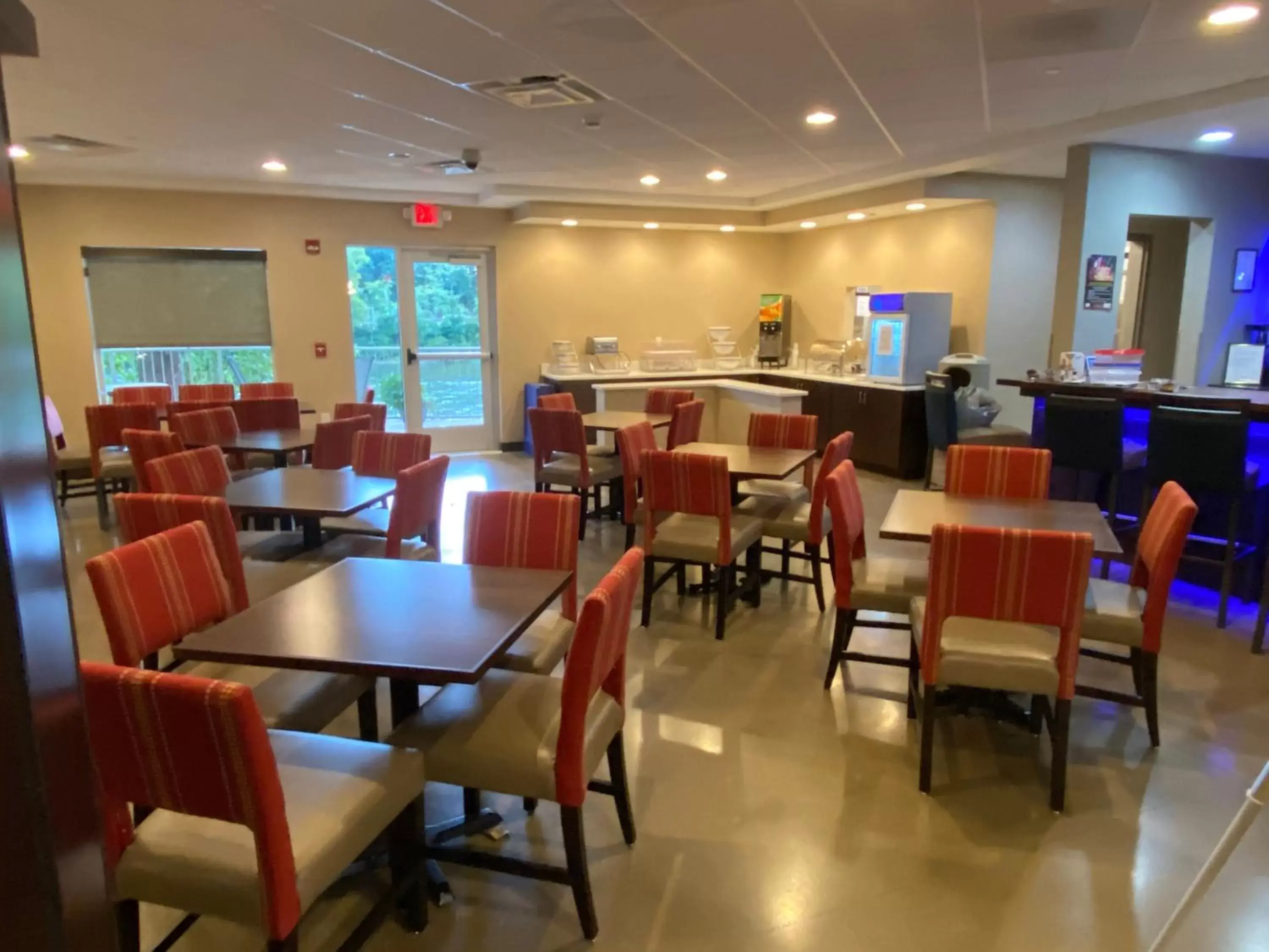 Breakfast, Restaurant/Places to Eat in Comfort Inn