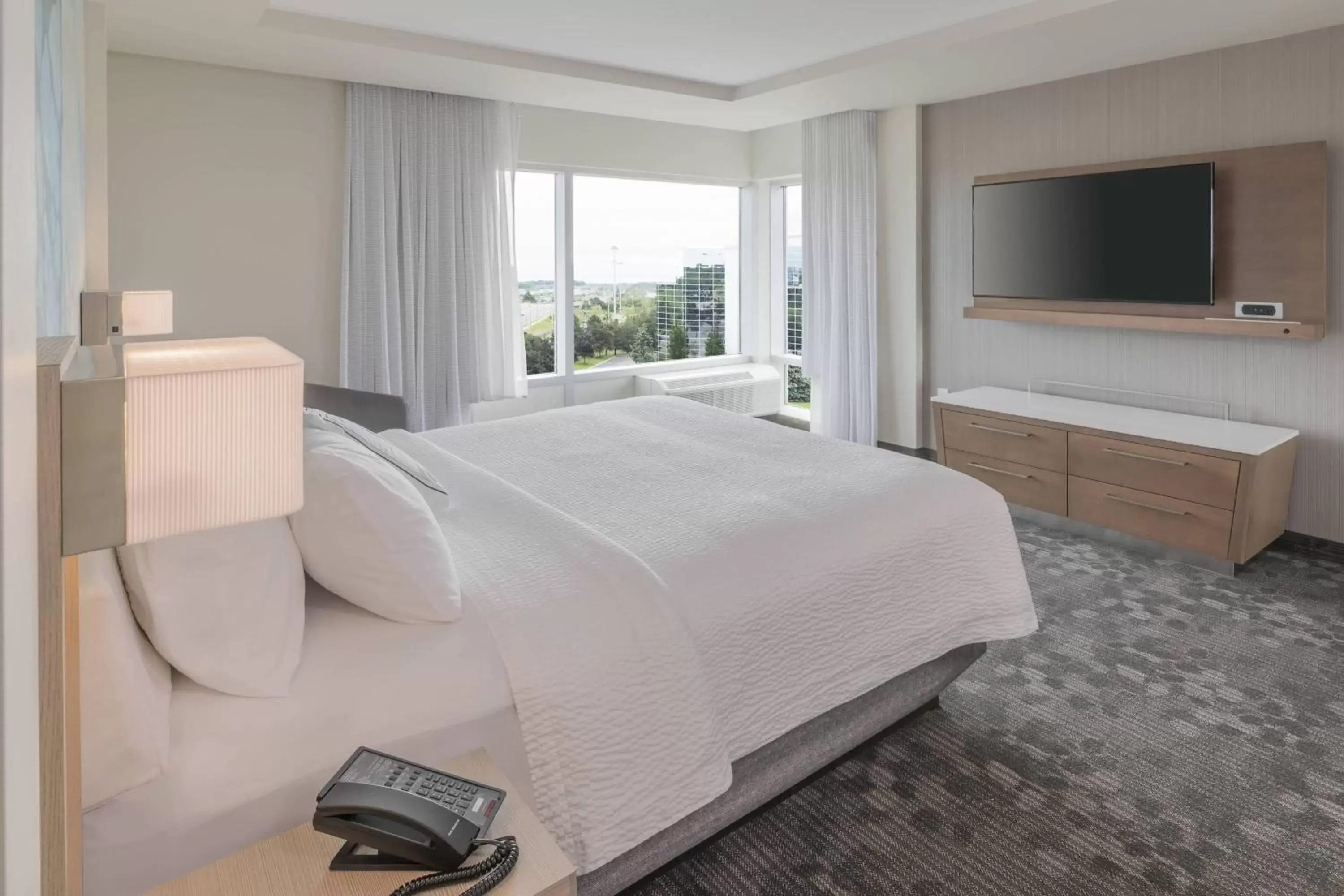 Bedroom, Bed in Courtyard by Marriott Burlington-Oakville