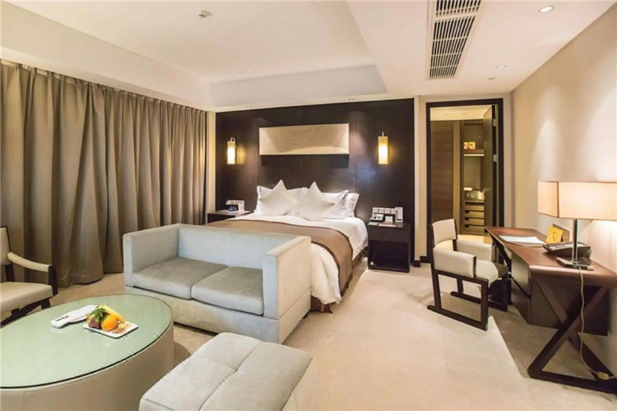 Bed in Howard Johnson IFC Plaza Ningbo