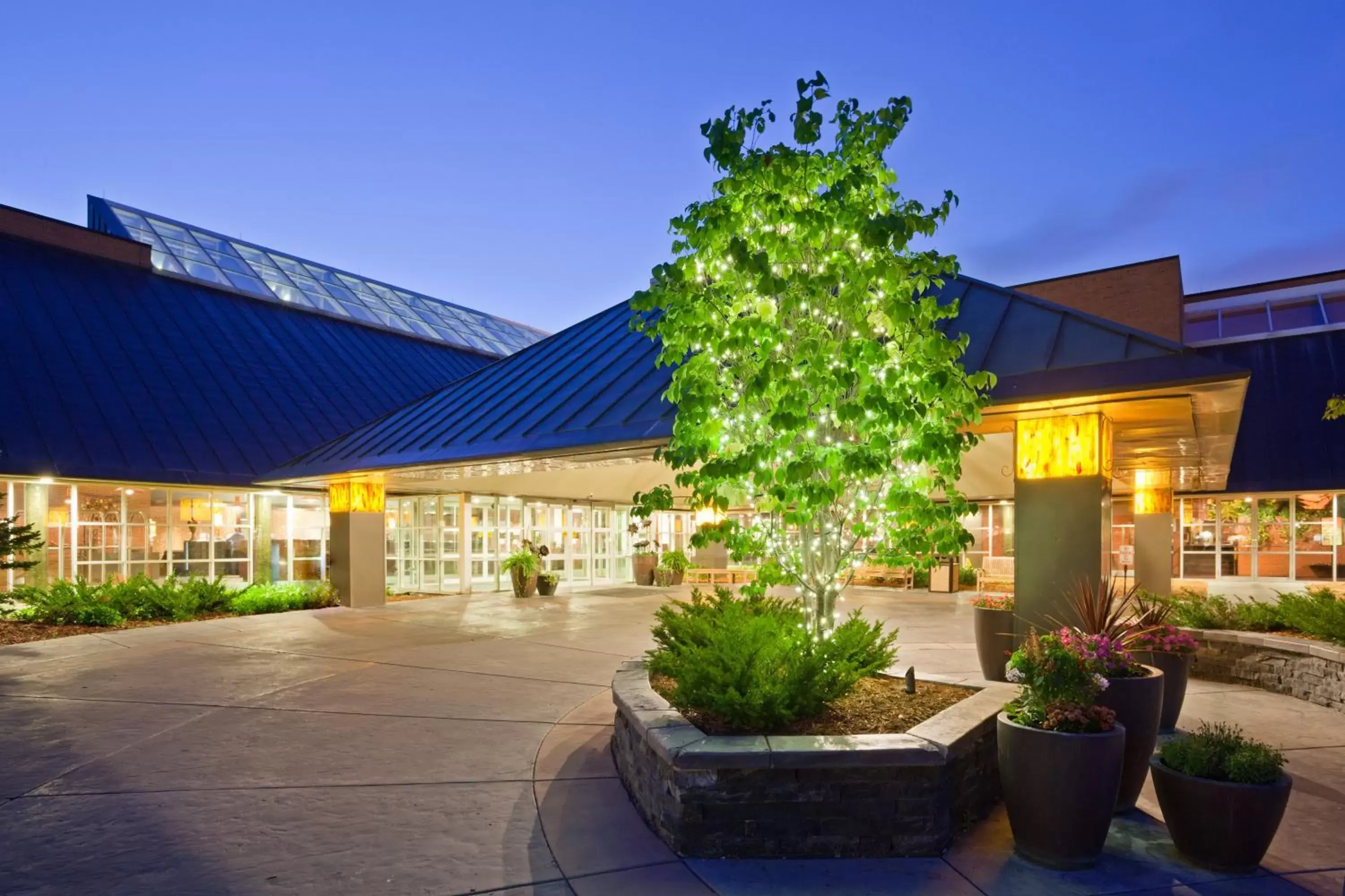 Property Building in Crowne Plaza Minneapolis West, an IHG Hotel