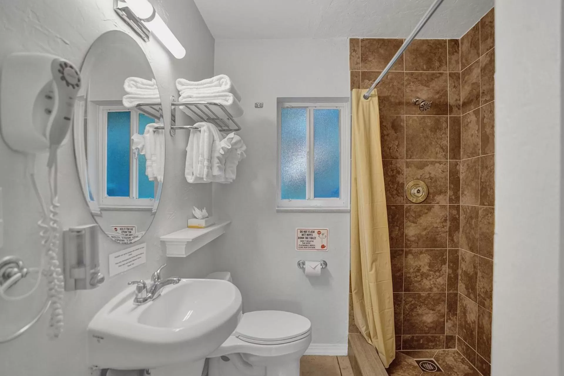 Bathroom in The Worthington Resorts - Clothing Optional - Men Only - Solo hombres