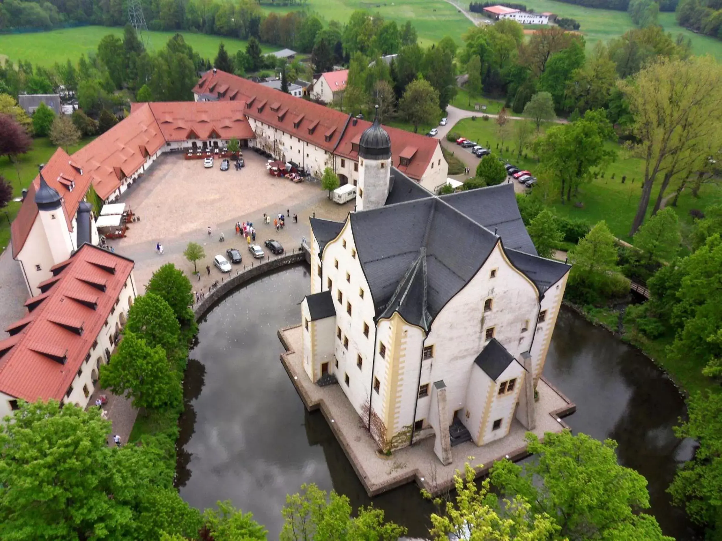 Facade/entrance, Bird's-eye View in Schlosshotel Klaffenbach