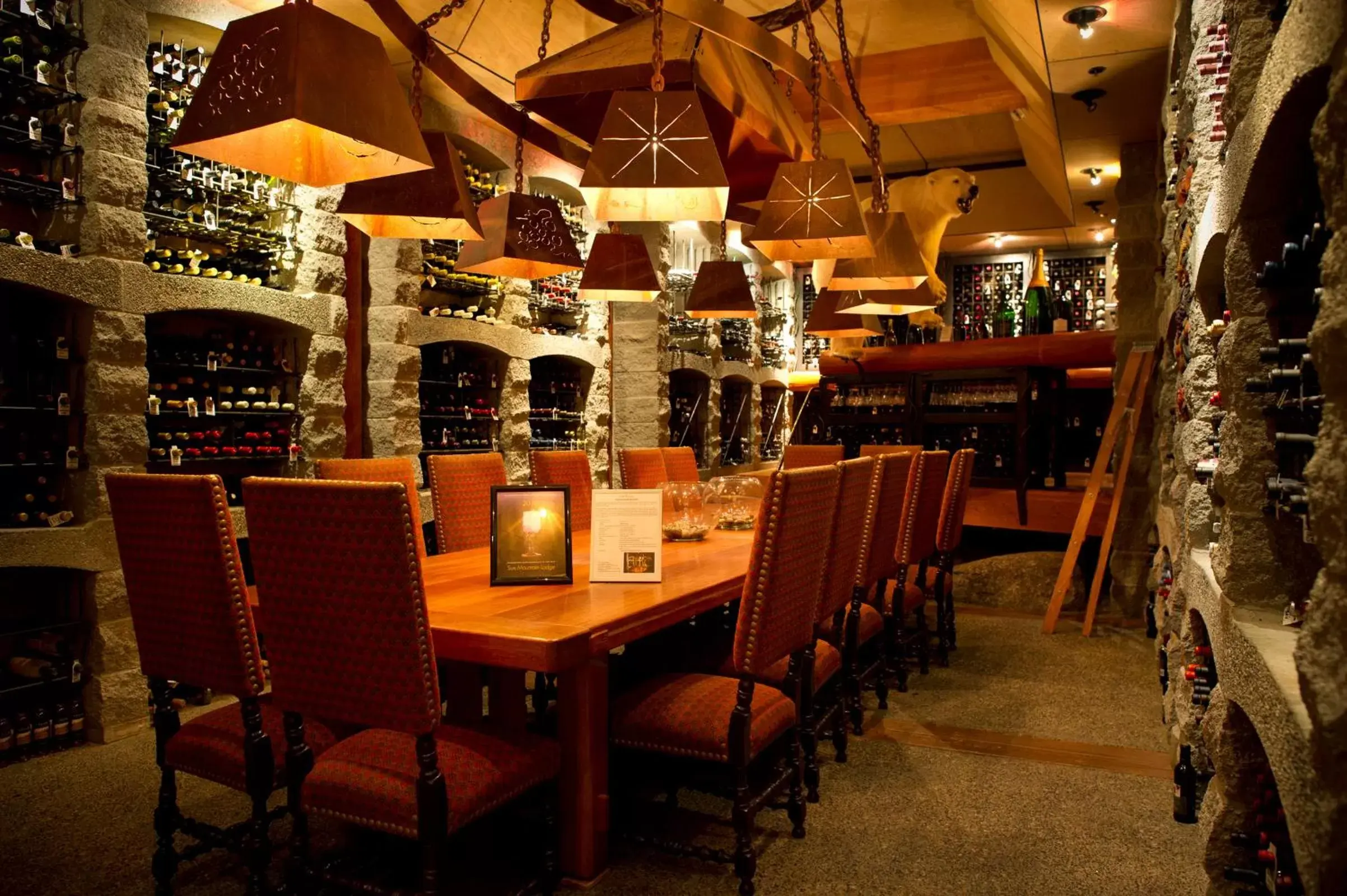 Drinks, Restaurant/Places to Eat in Sun Mountain Lodge