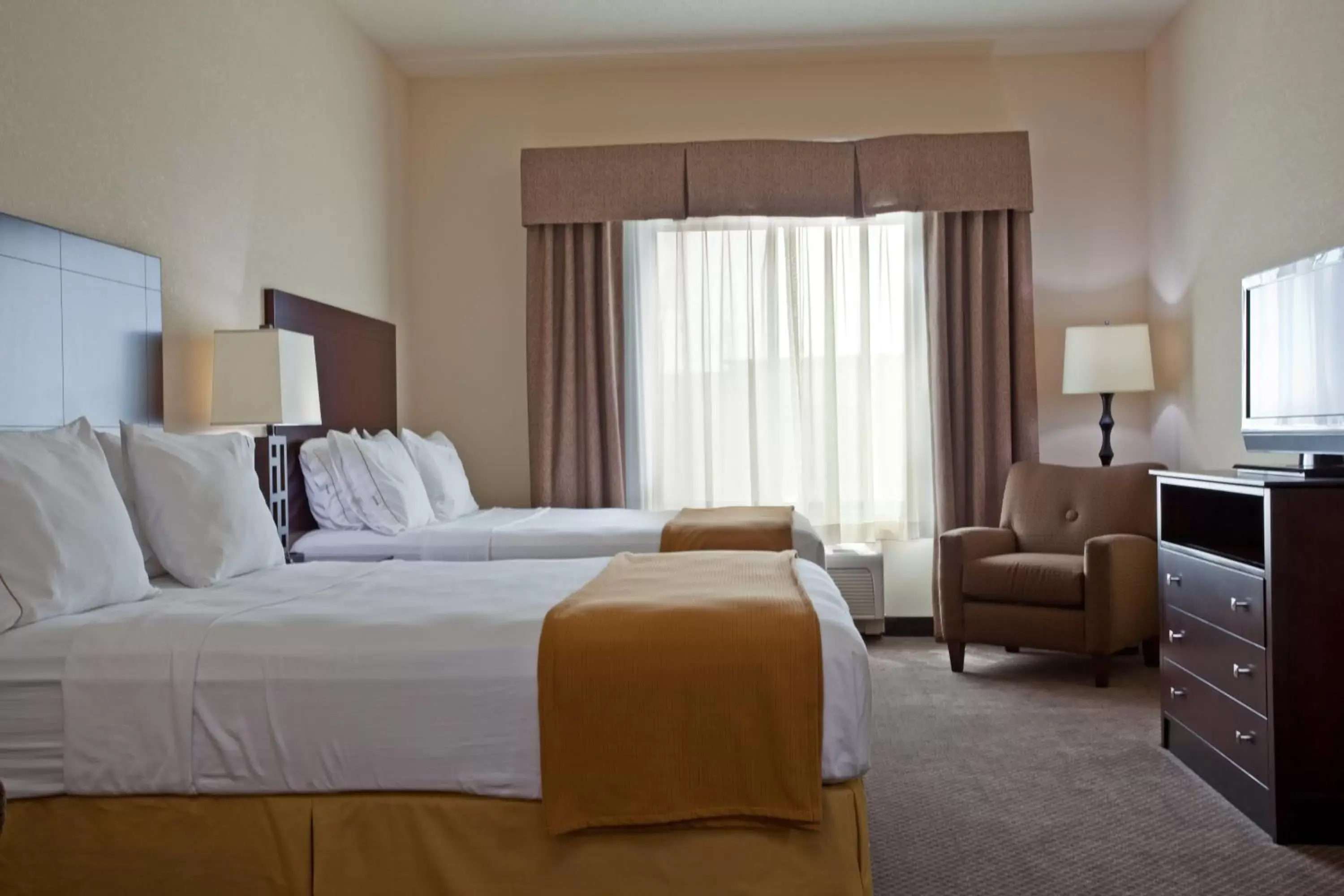 Photo of the whole room, Bed in Holiday Inn Express & Suites Chicago West-O'Hare Arpt Area , an IHG Hotel