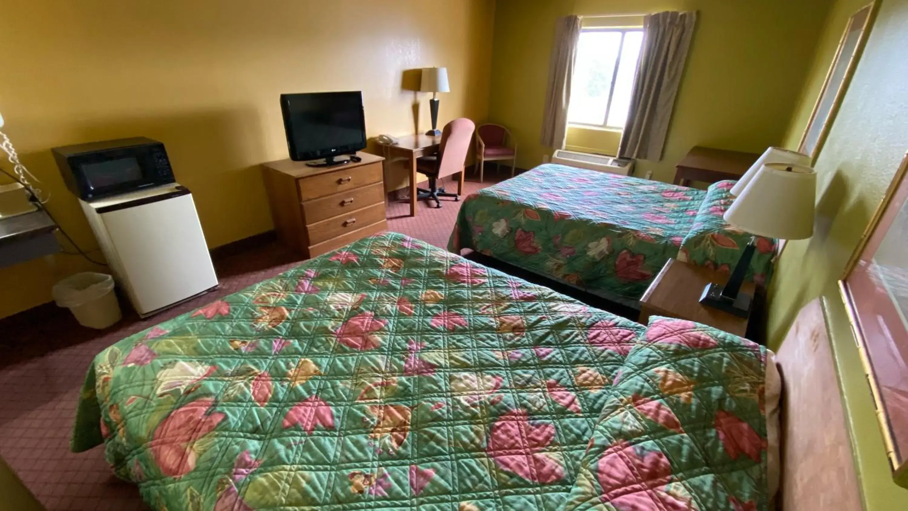 Bed in Sunset Inn-Rolla