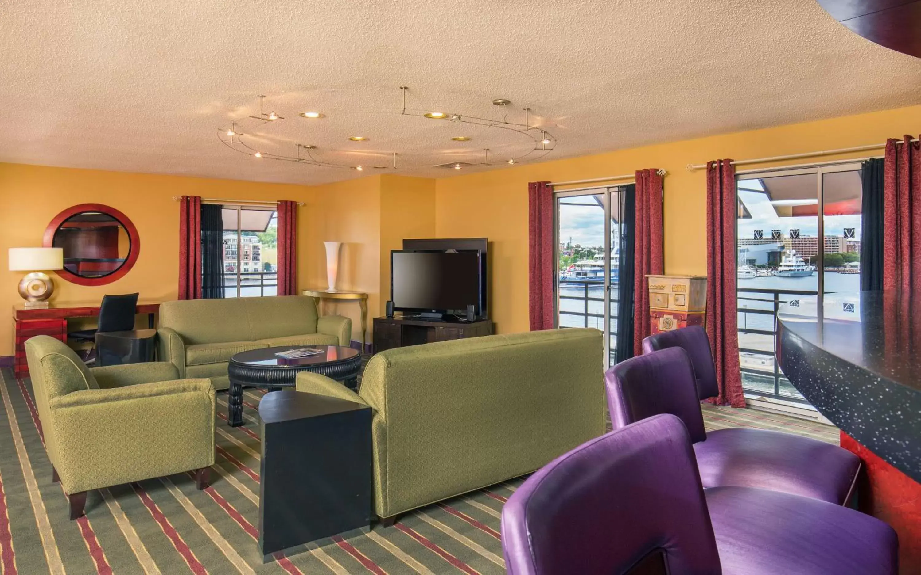 Bedroom, Seating Area in Pier 5 Hotel Baltimore, Curio Collection by Hilton