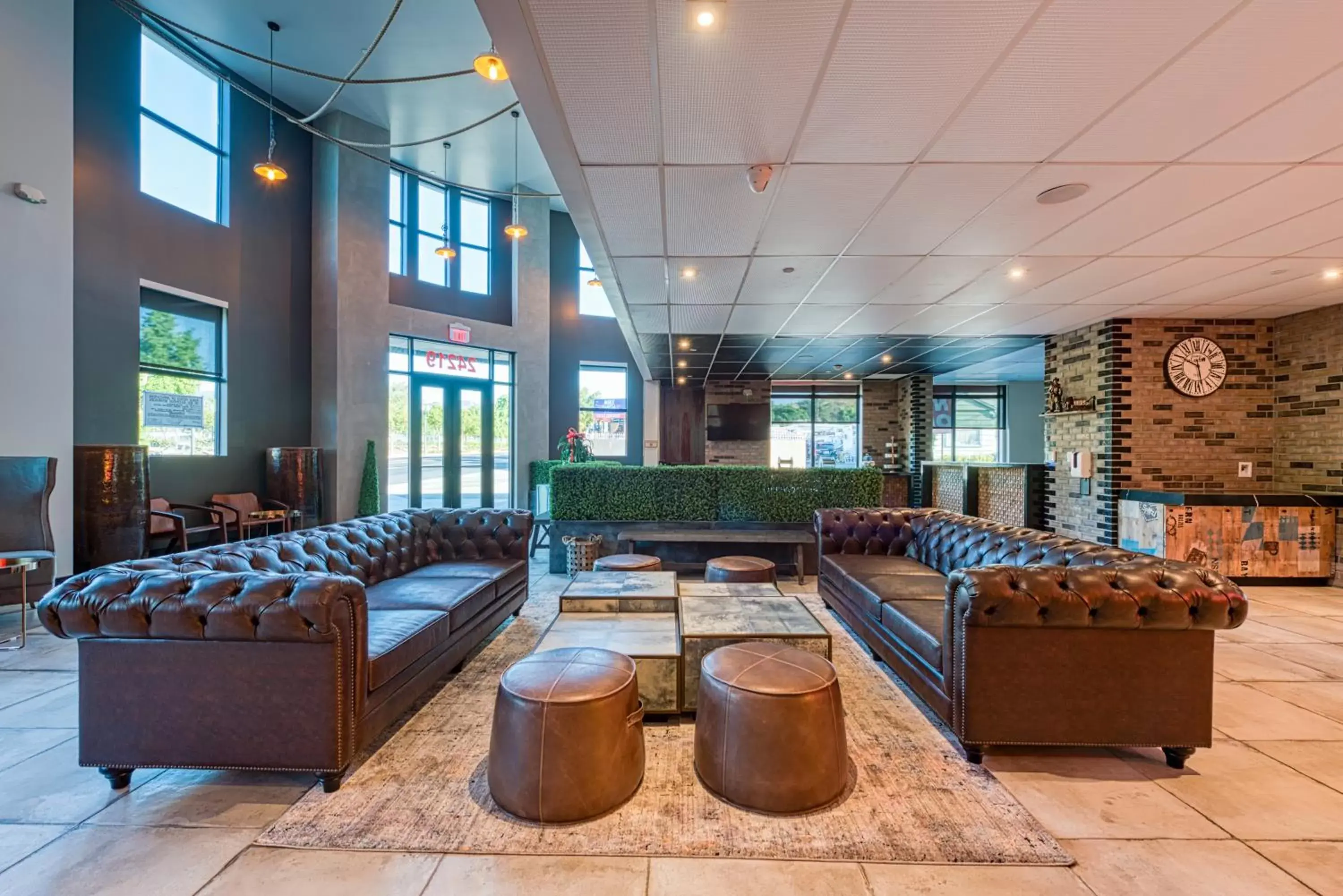 Lobby or reception, Lounge/Bar in Hotel Lexen Newhall & Santa Clarita - Near Six Flags Magic Mountain