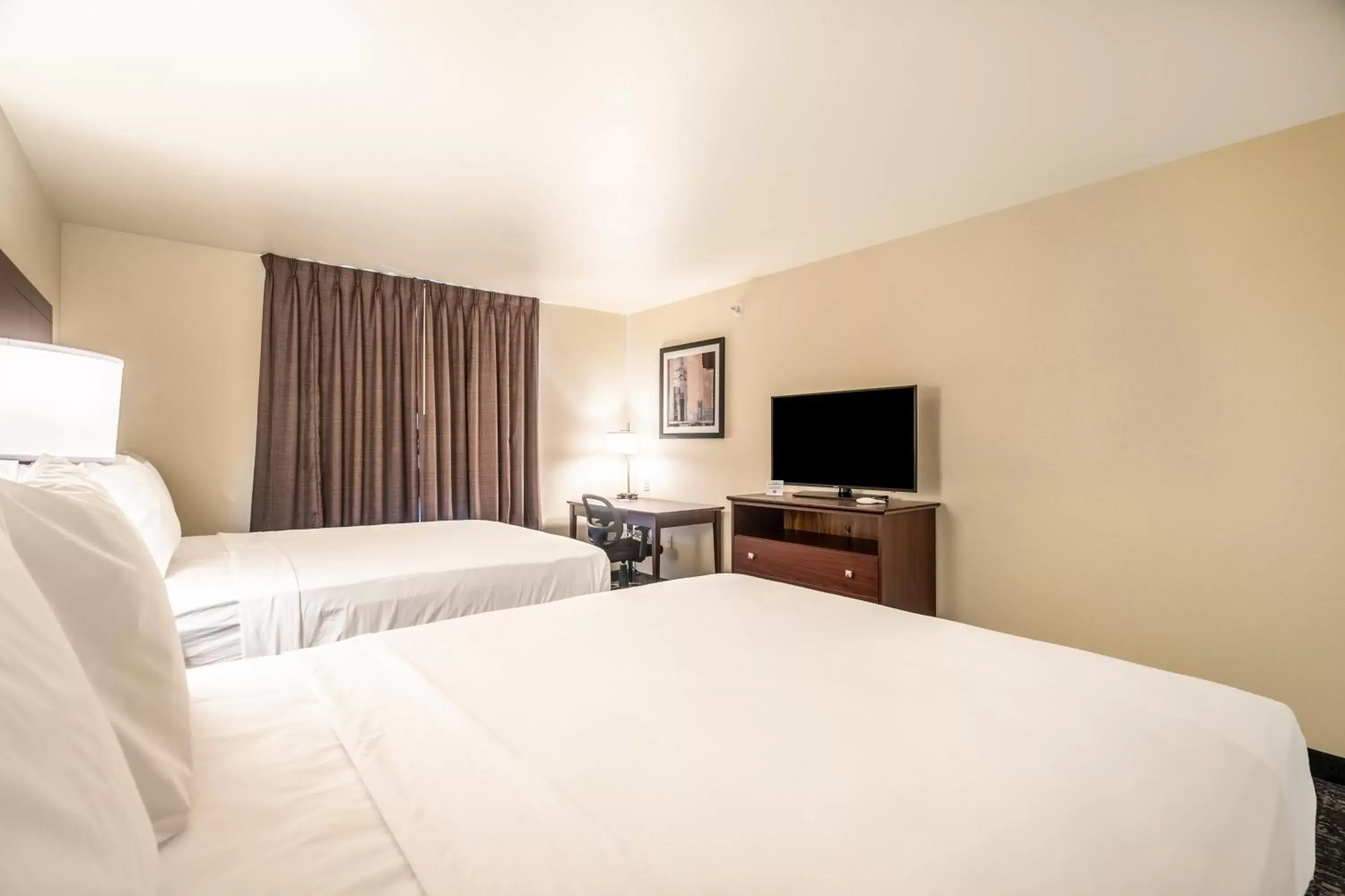 Bed in Cobblestone Hotel & Suites - Morgan
