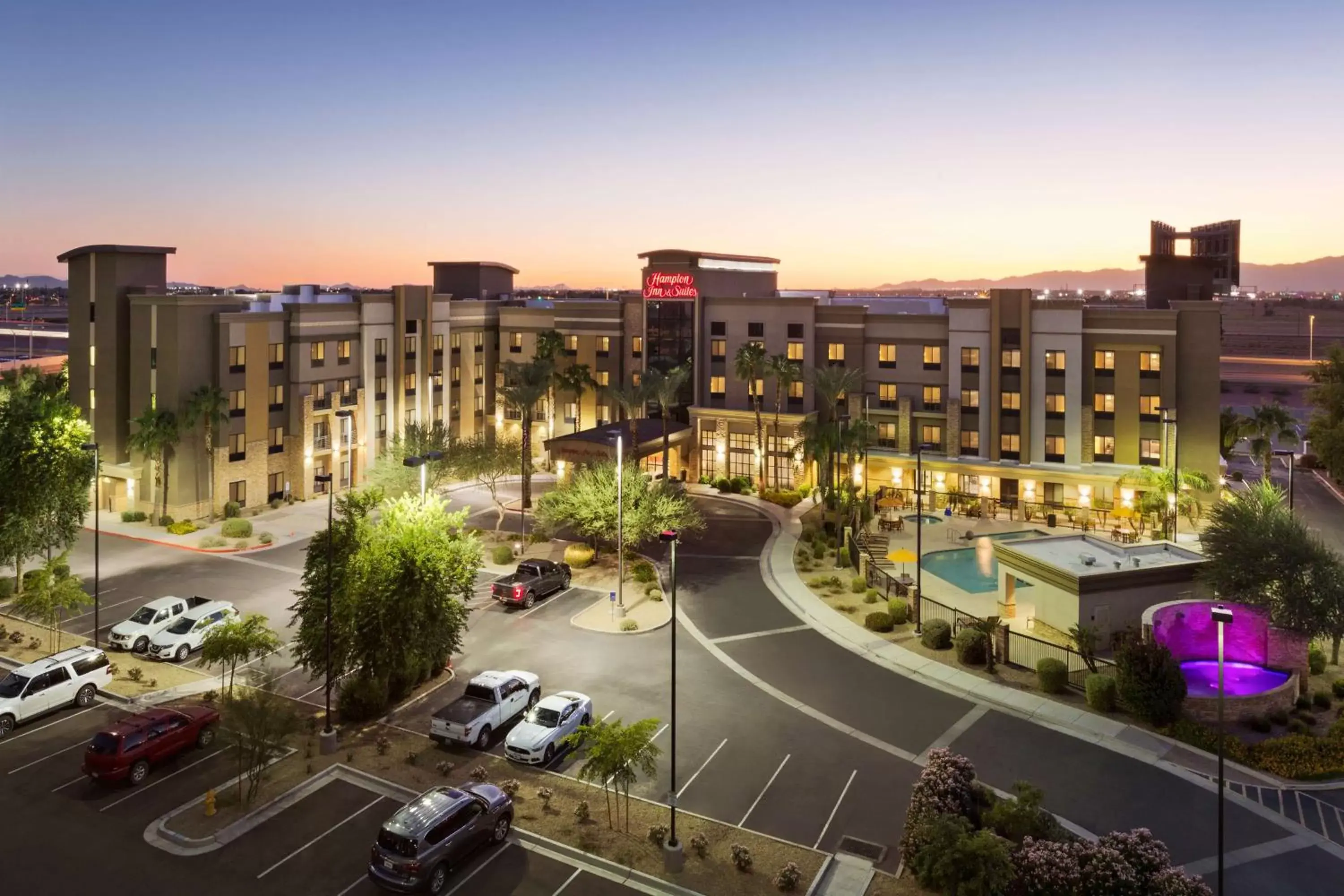 Property building in Hampton Inn & Suites Phoenix Glendale-Westgate