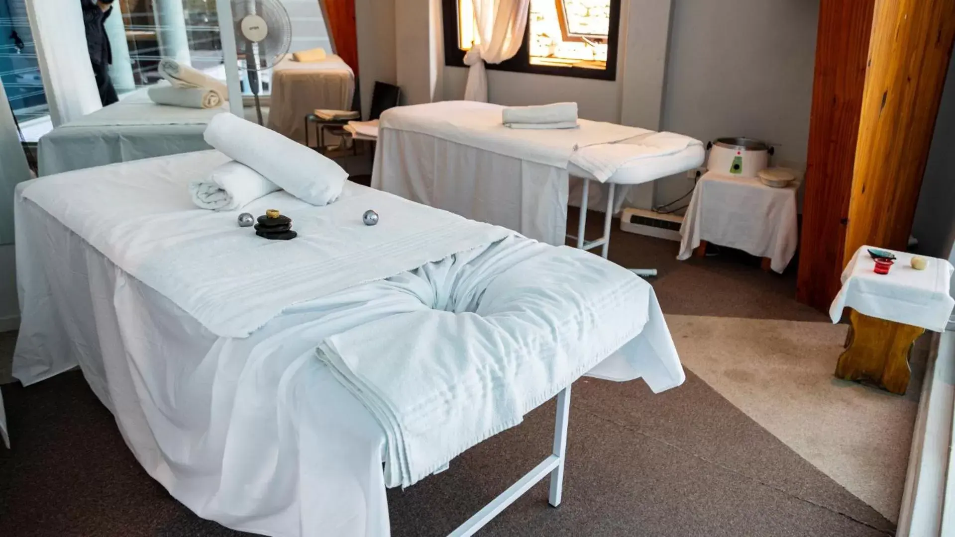 Massage, Bed in Design Suites Calafate