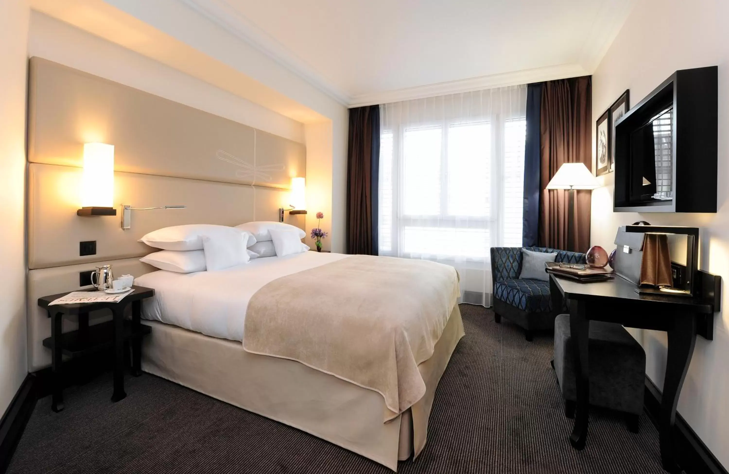 Bed in Hôtel Tiffany by Fassbind Bed in Hôtel Tiffany by Fassbind