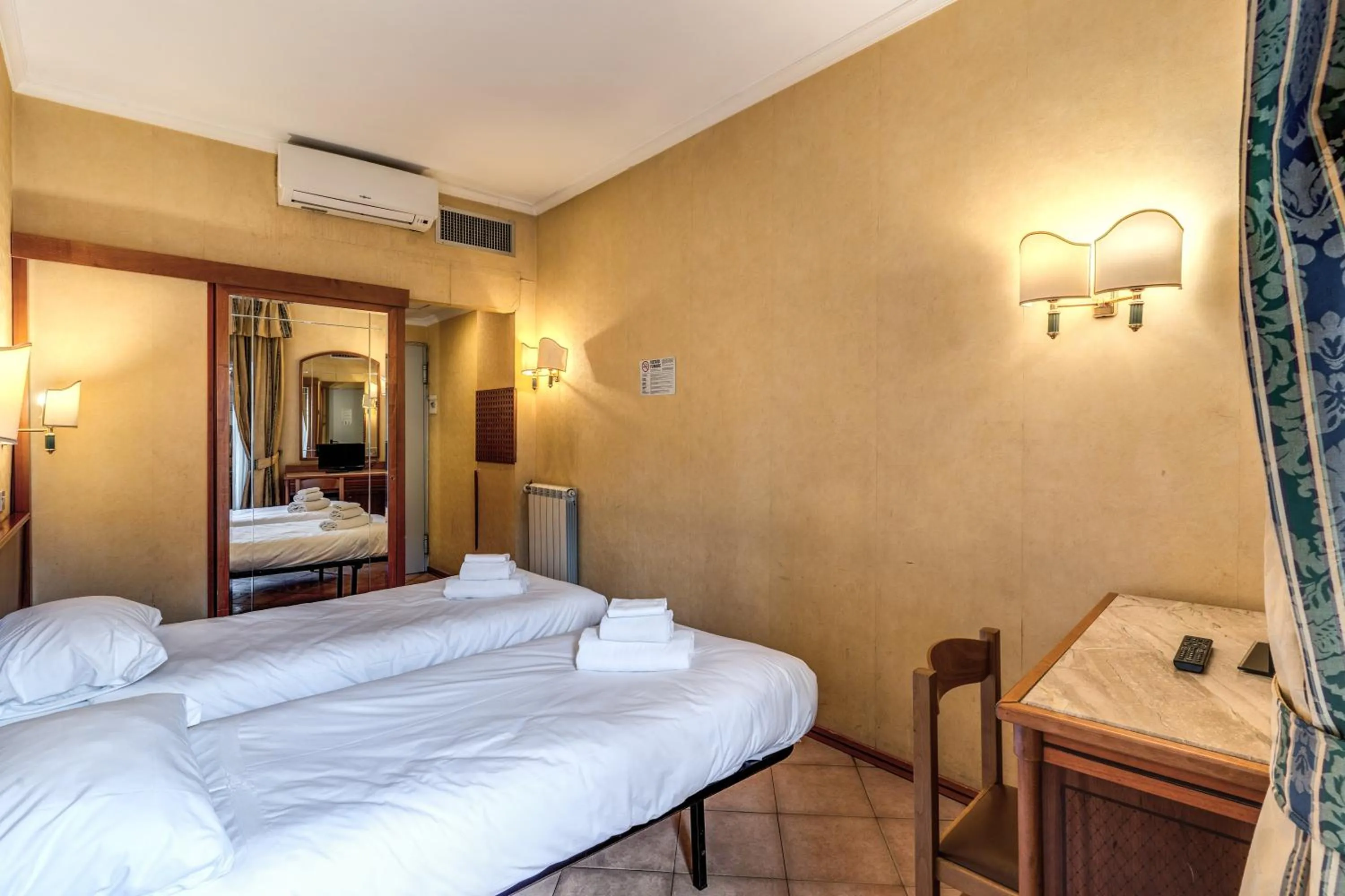 Photo of the whole room in Hotel Pomezia