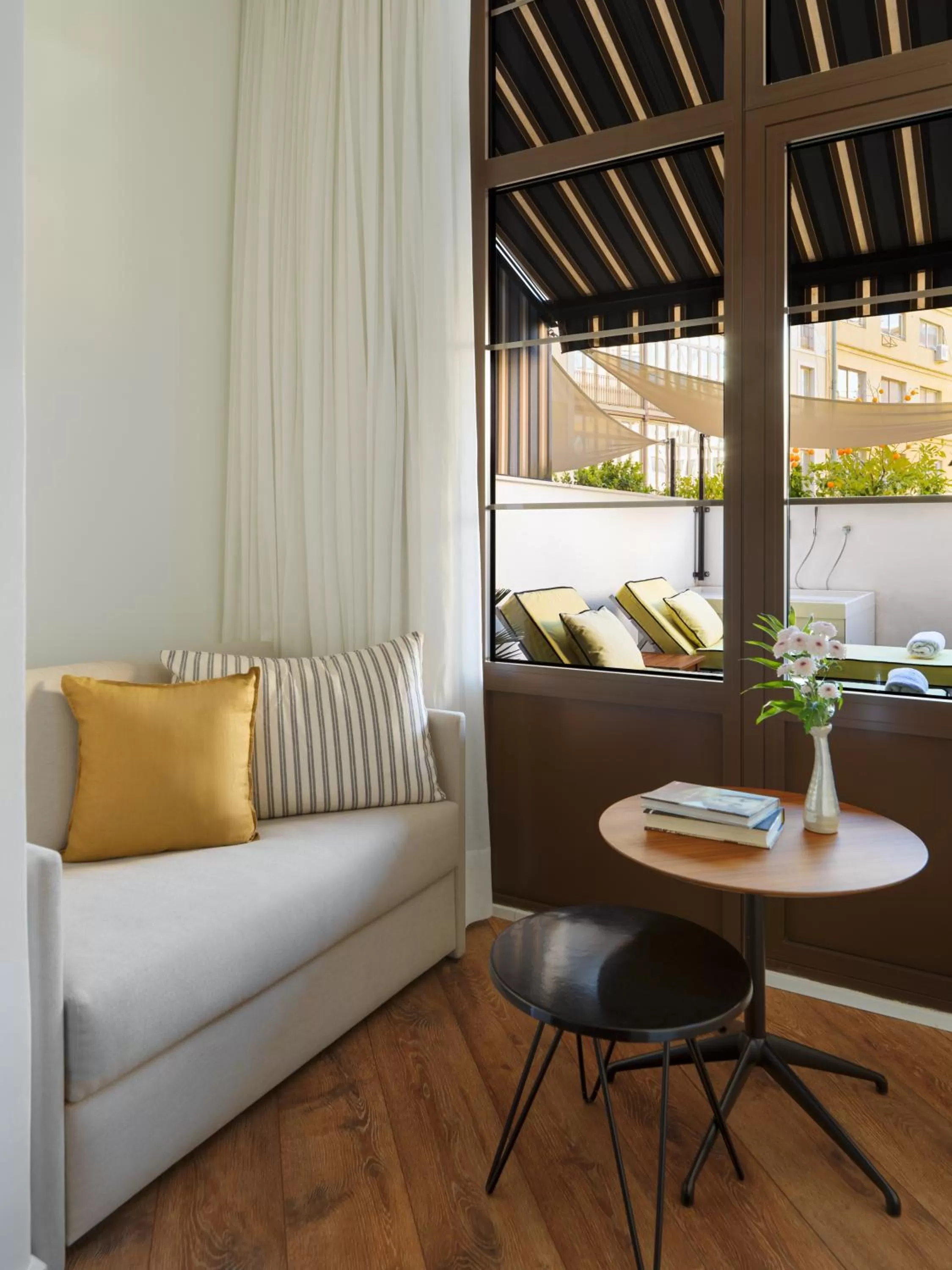 Seating Area in H10 Metropolitan 4* Sup