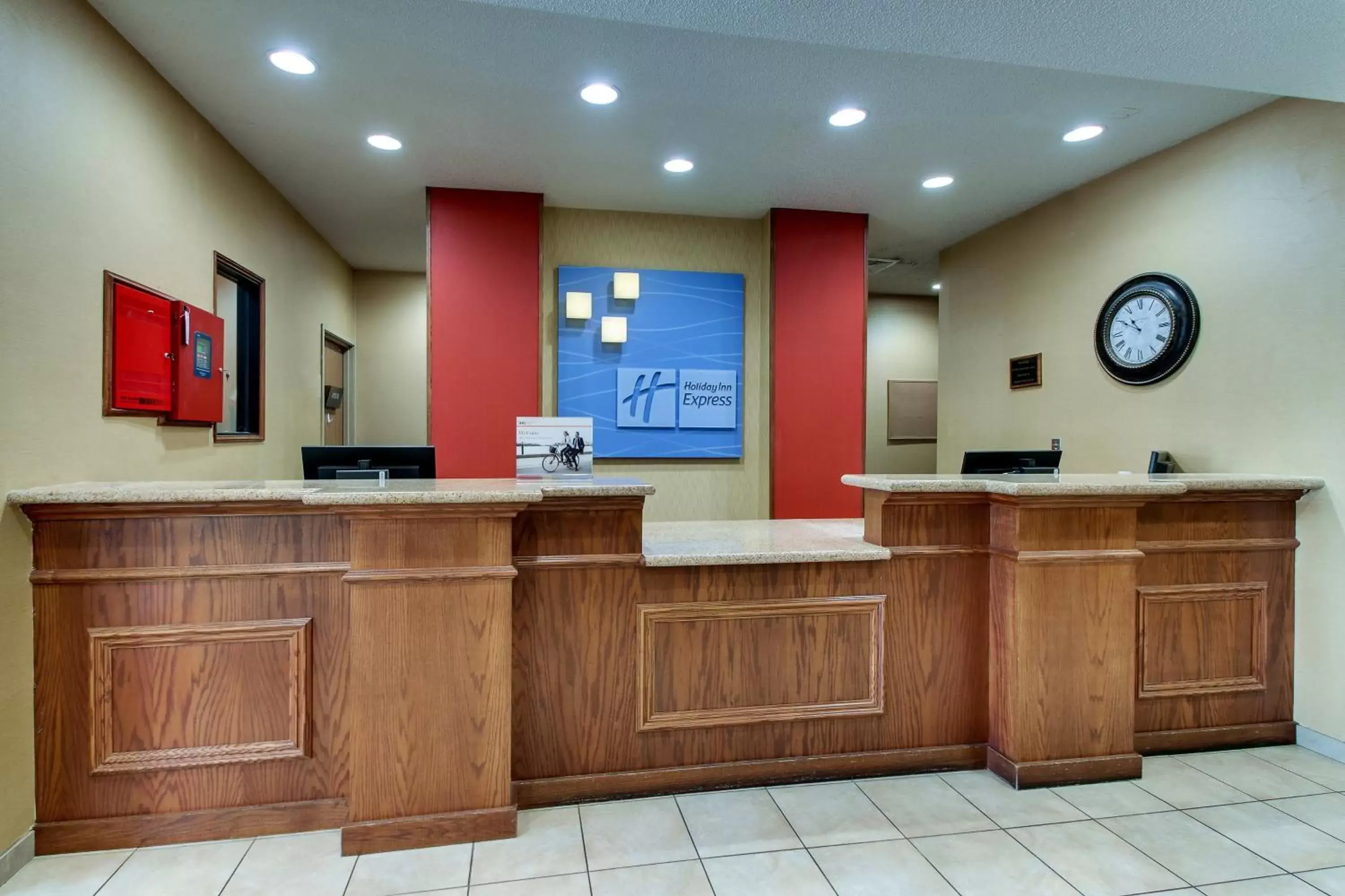 Property building, Lobby/Reception in Holiday Inn Express Hotel & Suites Lancaster-Lititz, an IHG Hotel
