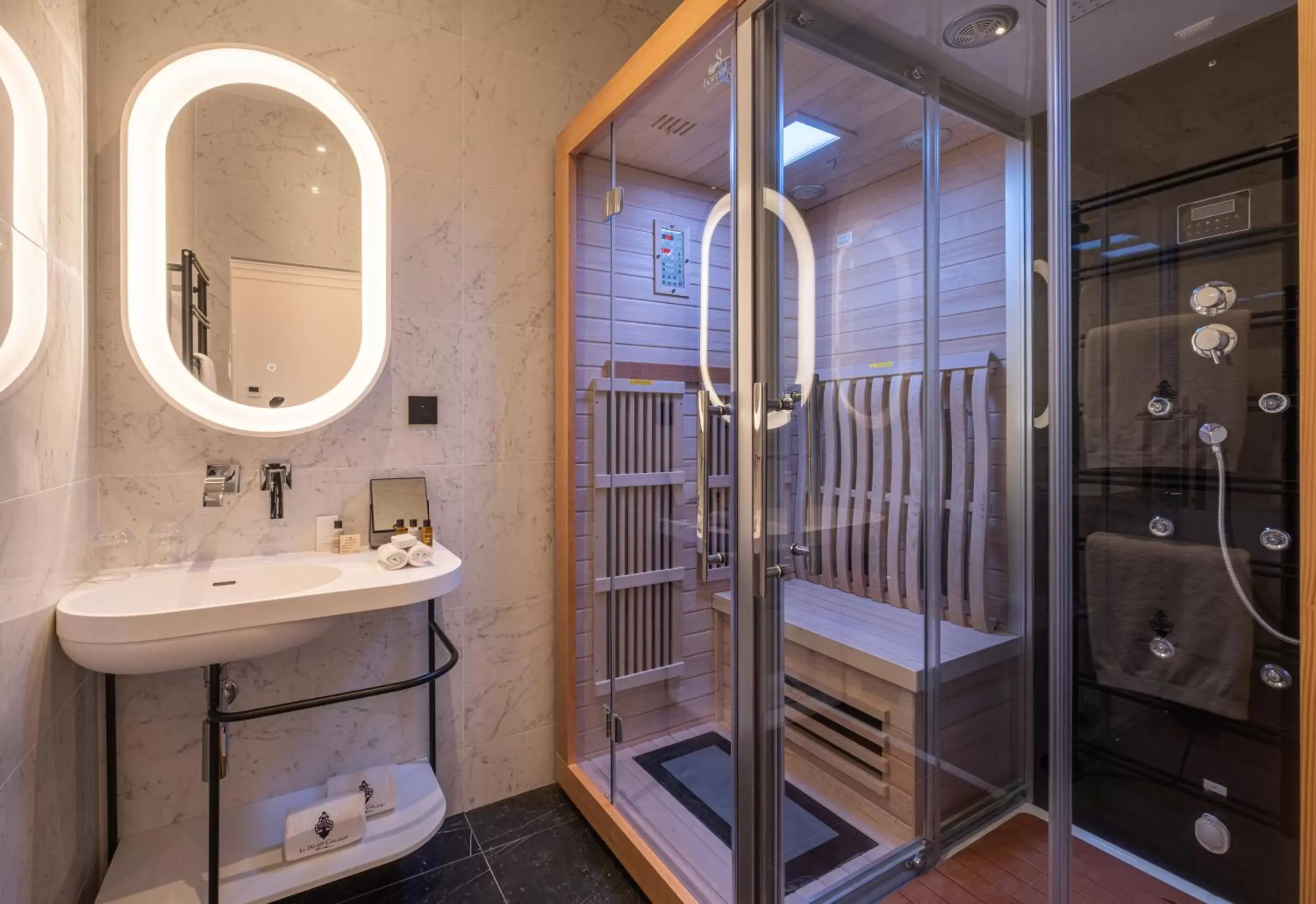 Bathroom in Le Palais Gallien Hôtel & Spa