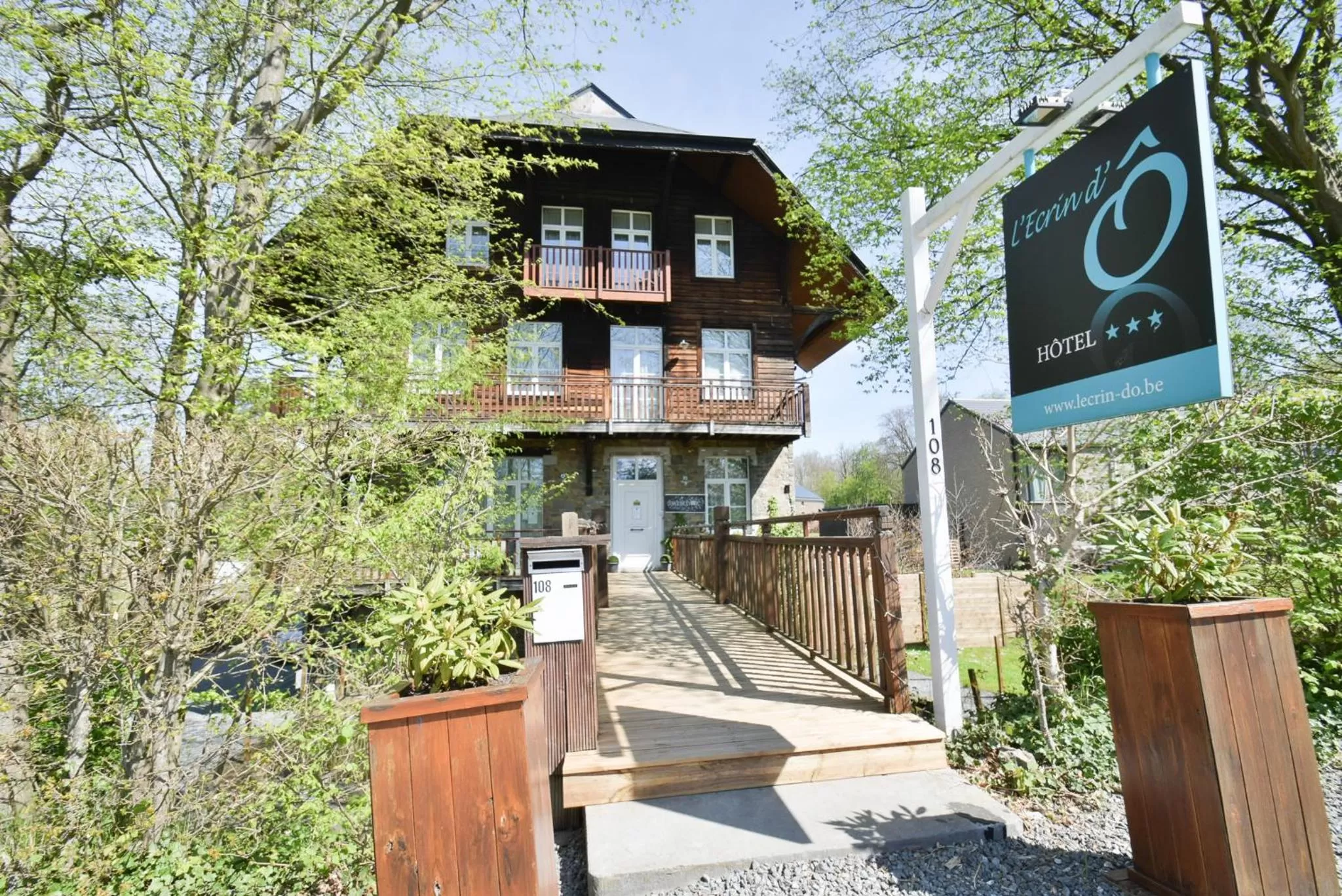 Facade/entrance, Property Building in Hôtel l'Ecrin d'Ô