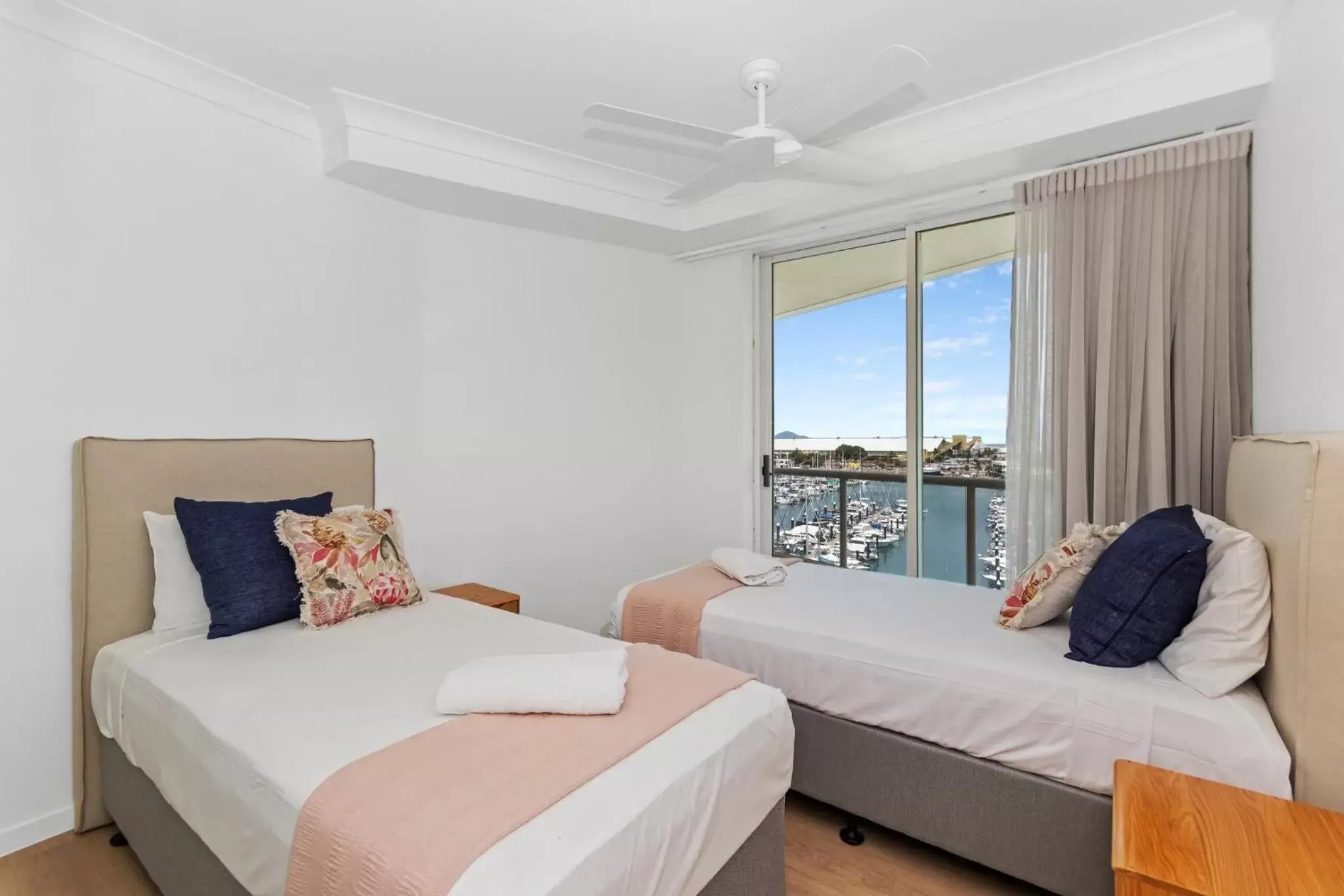 Bedroom, Bed in Mariners North Holiday Apartments