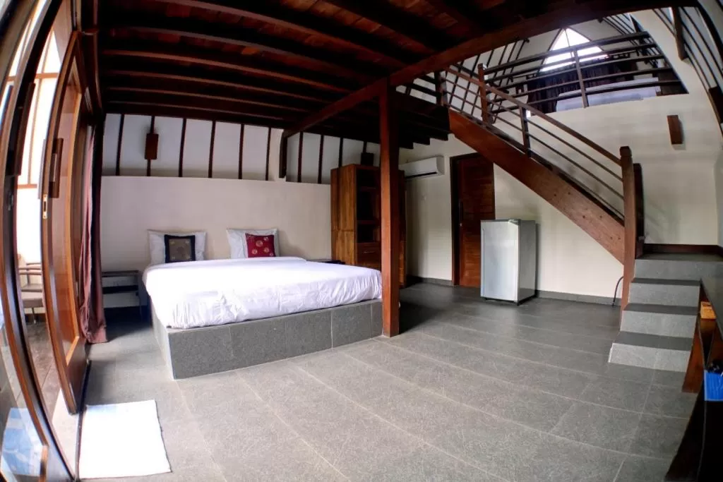 Bedroom, Bed in Oceans 5 Dive Resort