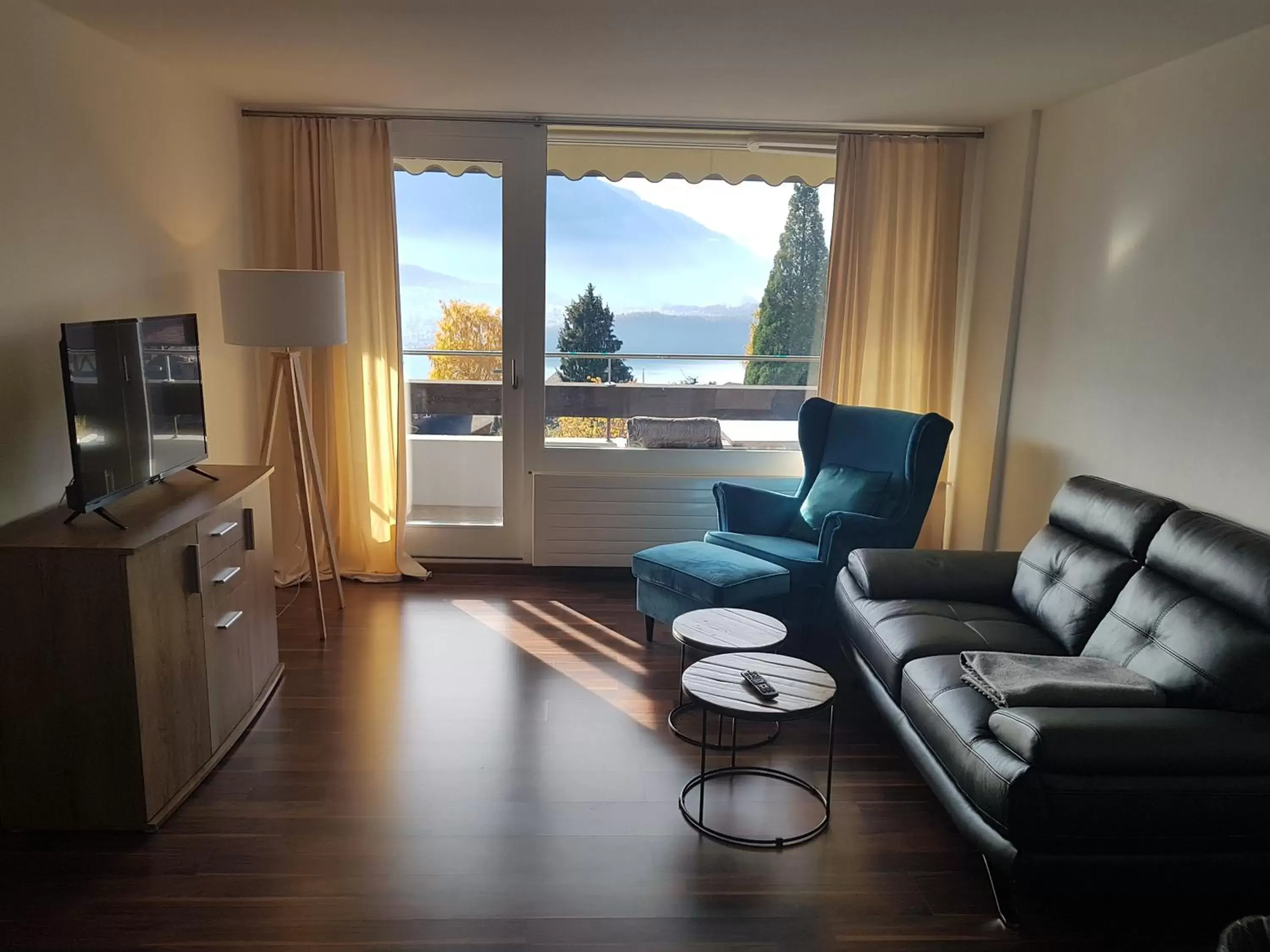 Living room, Seating Area in Hotel Bären Sigriswil