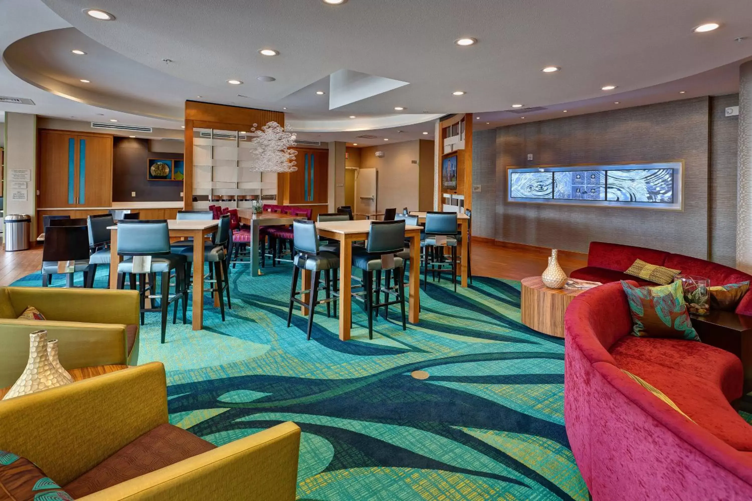 Lobby or reception, Lounge/Bar in SpringHill Suites by Marriott Wichita Airport