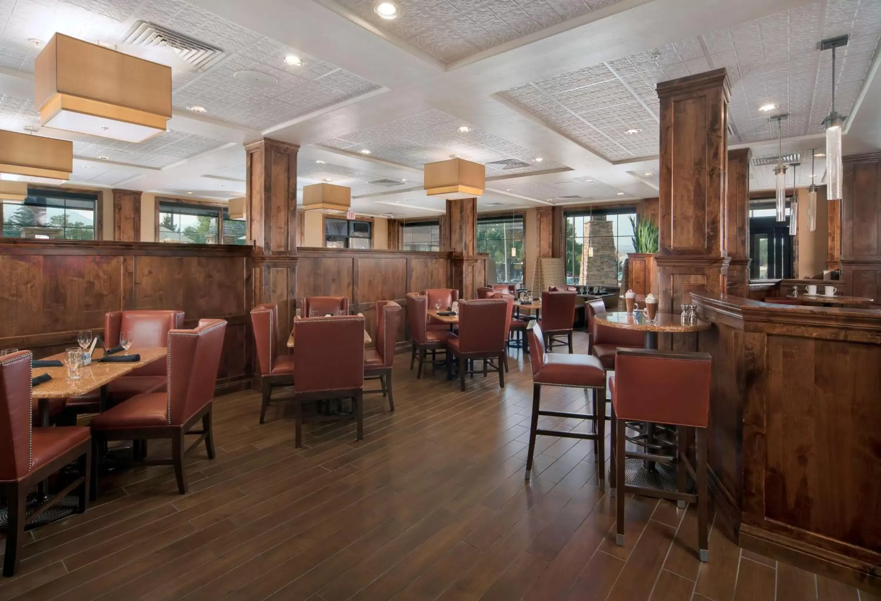 Restaurant/Places to Eat in Best Western Premier Ivy Inn & Suites