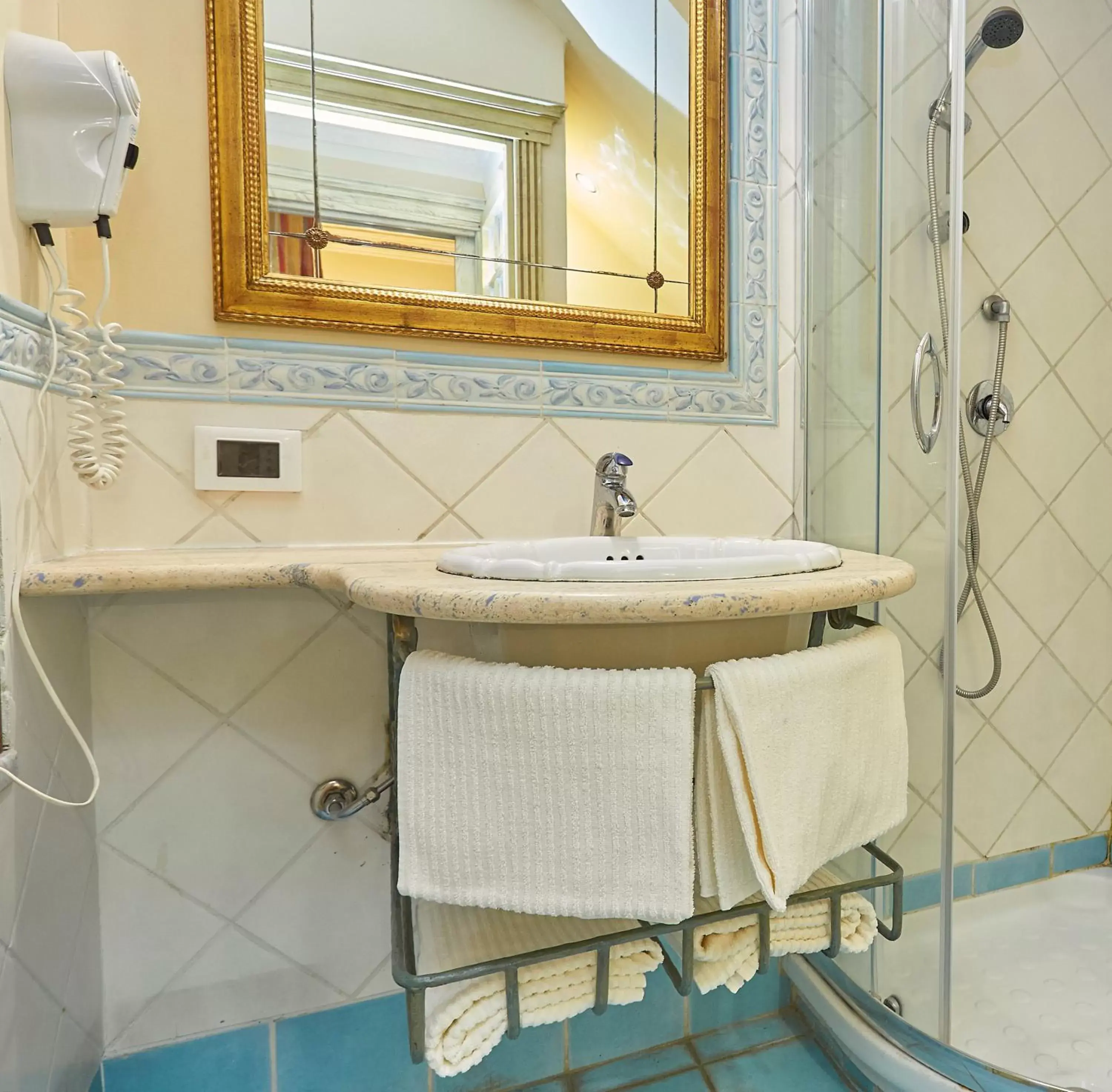 Shower, Bathroom in Locanda del Gagini
