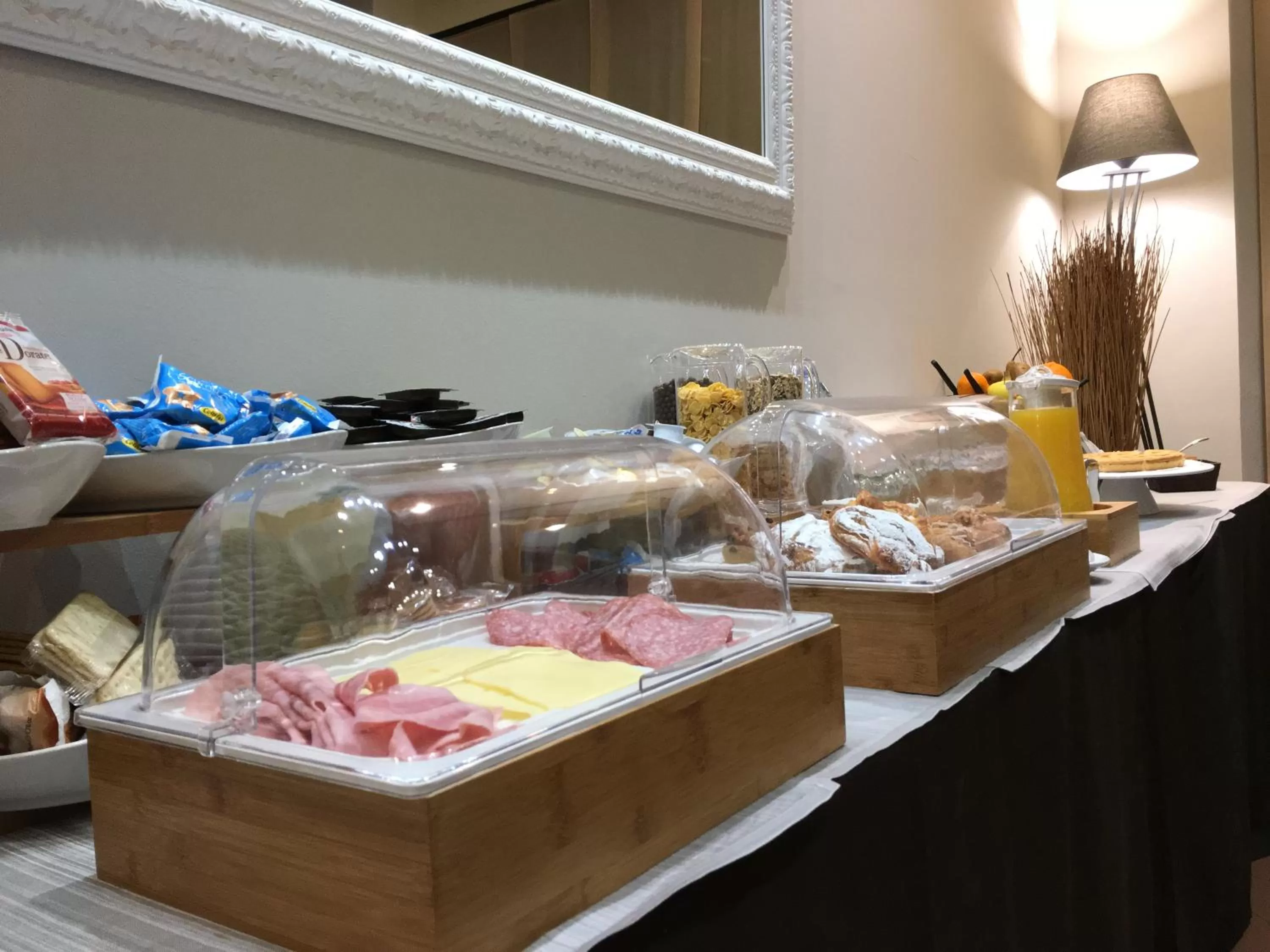 Buffet breakfast in Hotel Est Piombino
