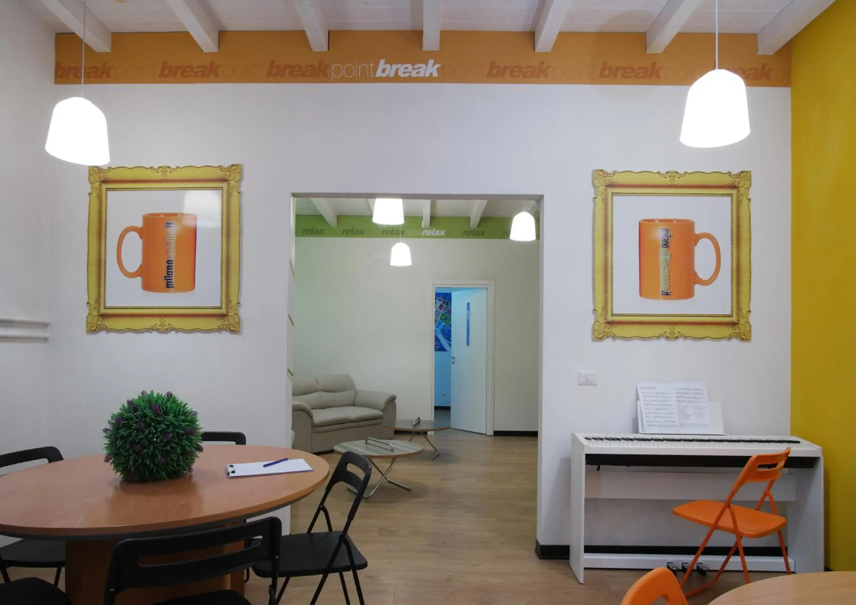 kitchen, Dining Area in milano ostello